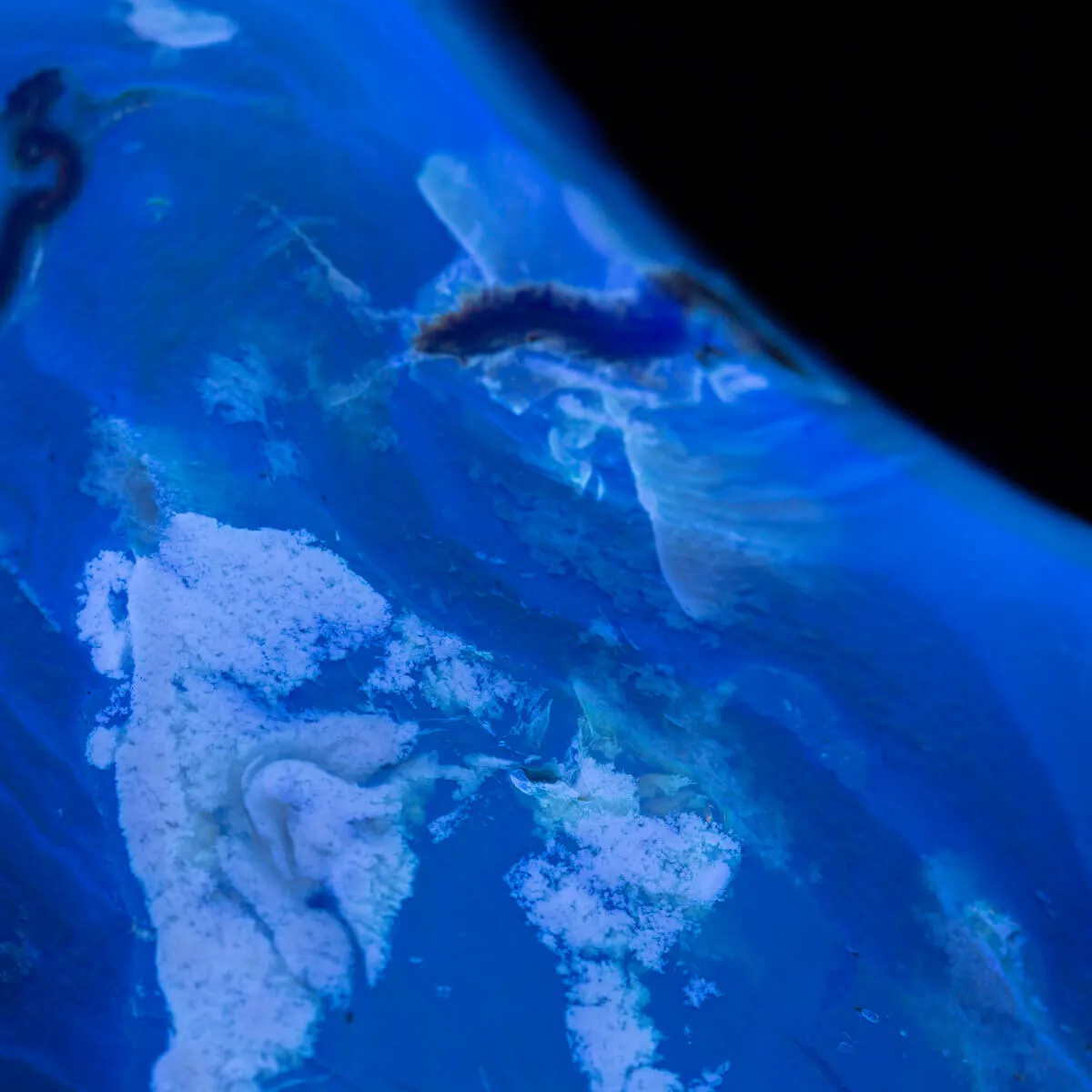 La Luce Blu dell'Ambra Indonesiana.