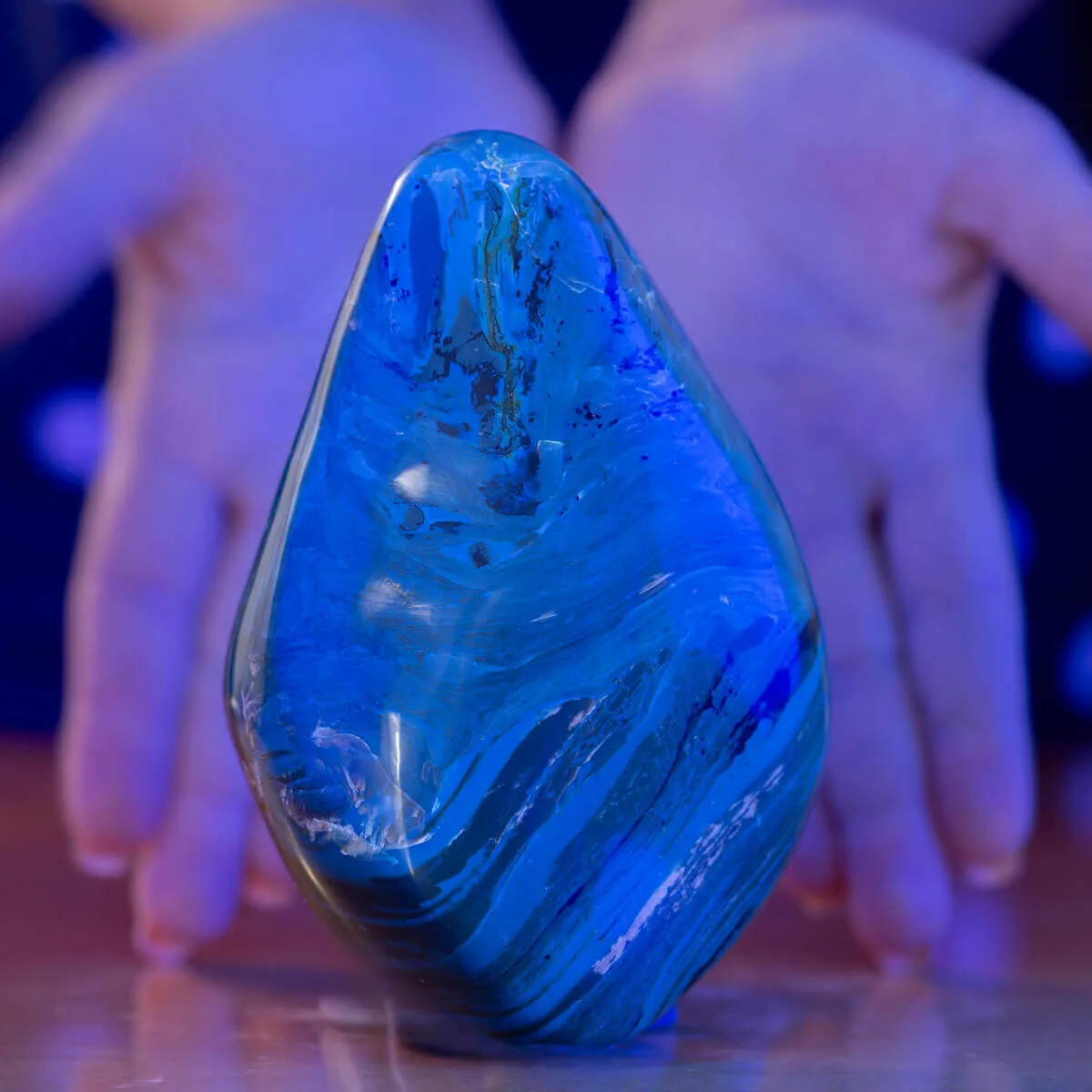 Campione d'Ambra Blu di Sumatra - Il Mistero della Luminescenza Blu.