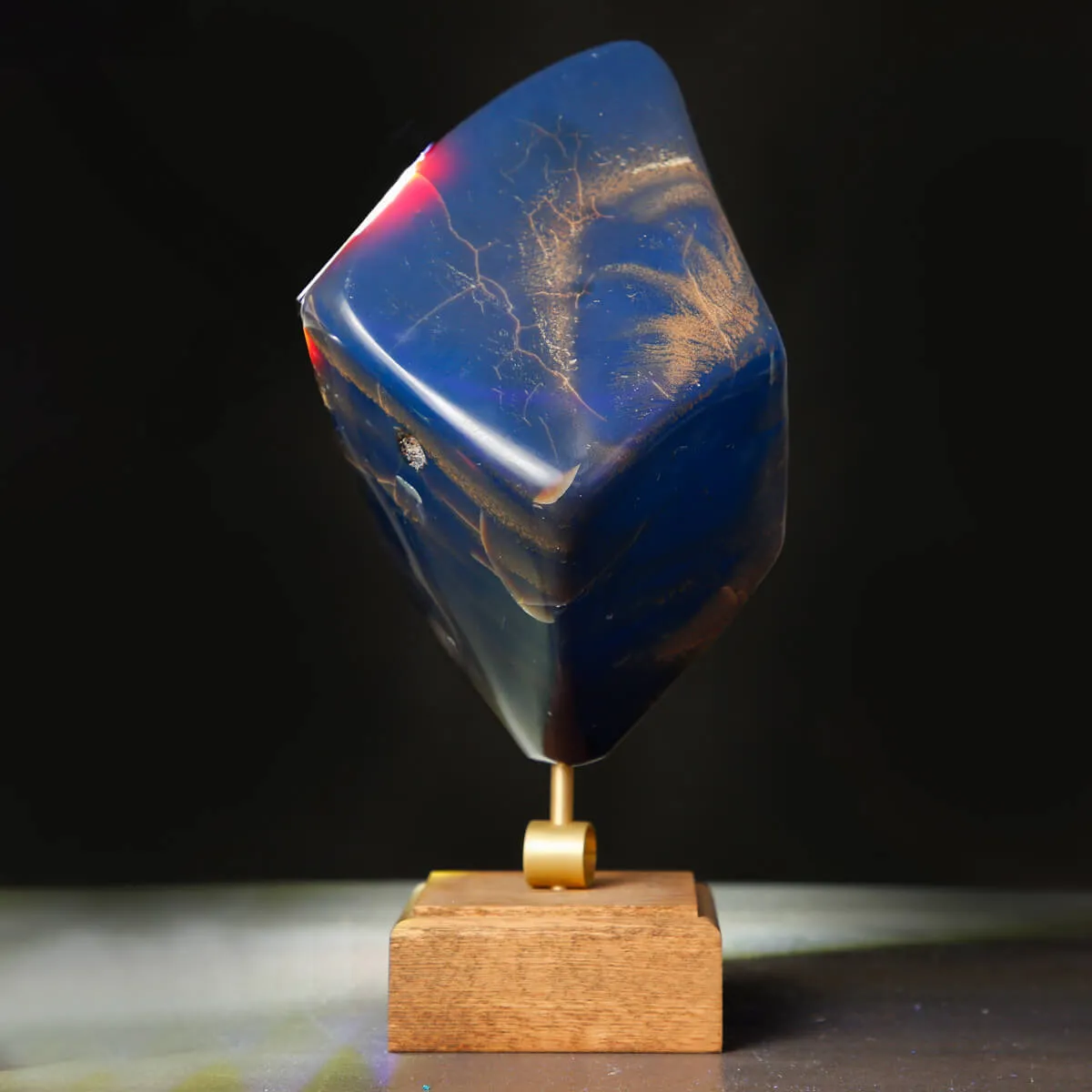 Ambra Blue – La luce fossile del Miocene