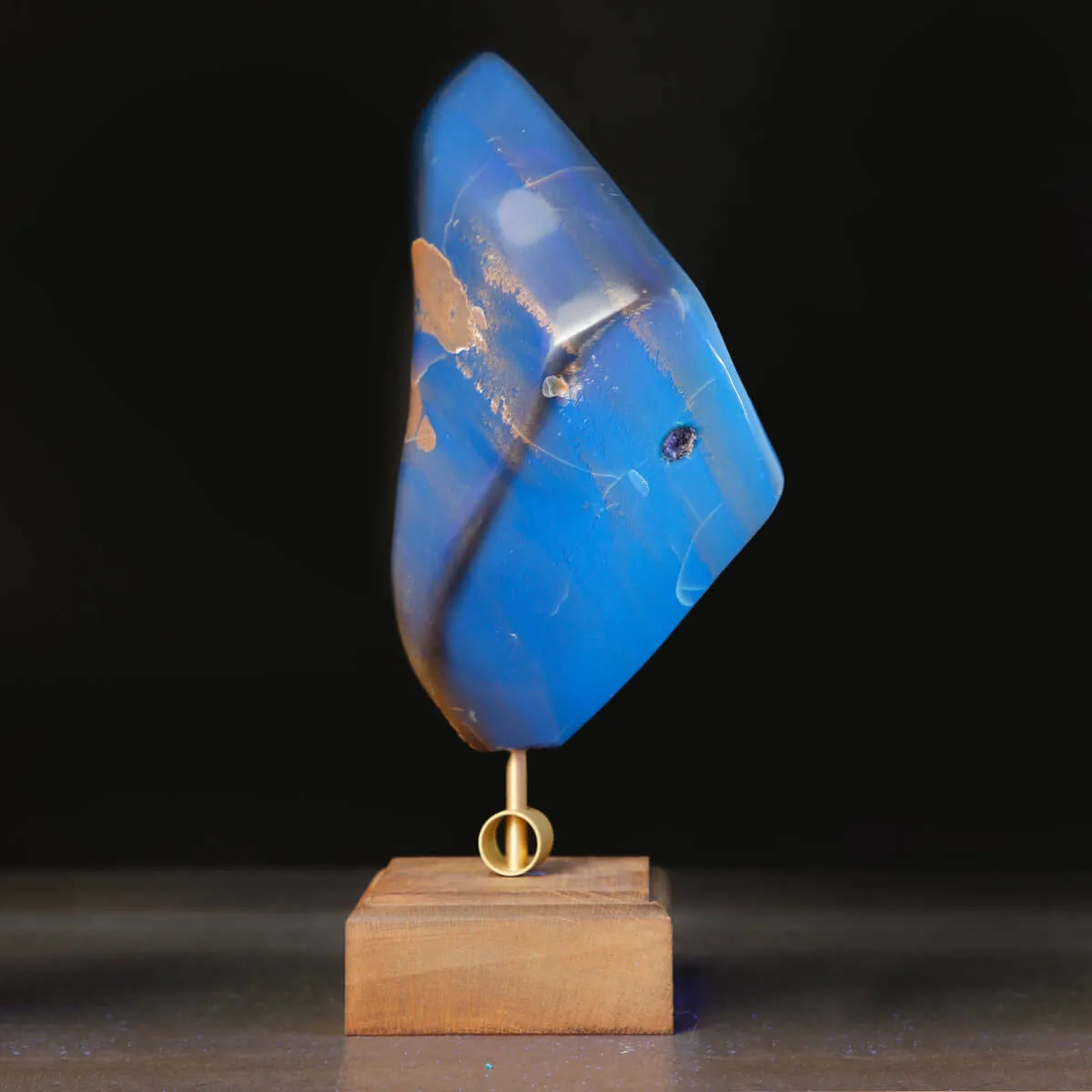 Ambra Blue – La luce fossile del Miocene