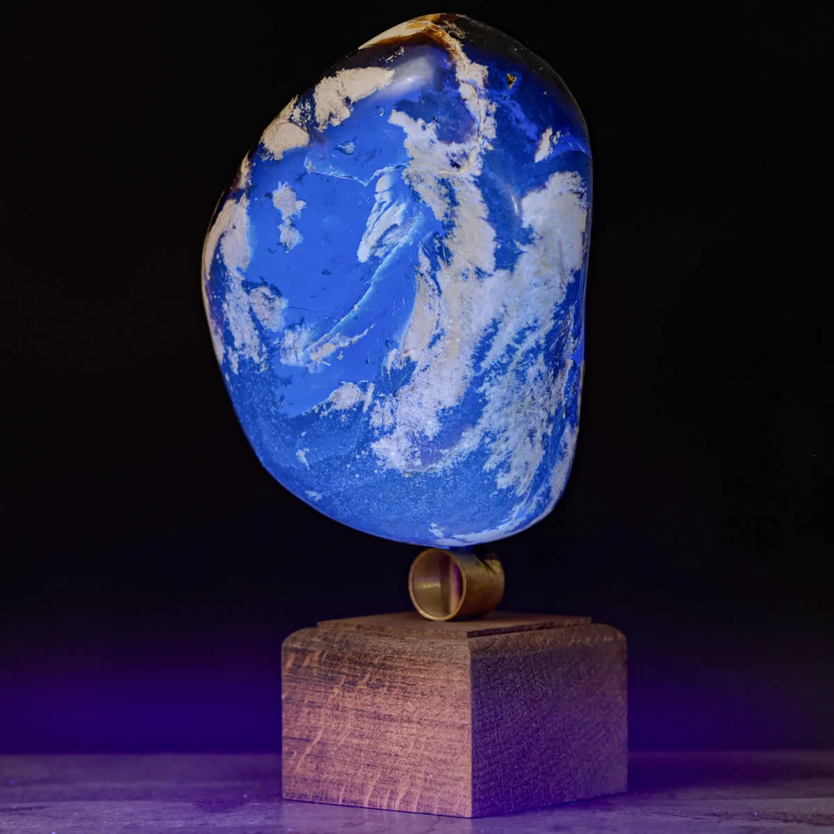 Ambra di Sumatra – La fluorescenza fossile della resina.