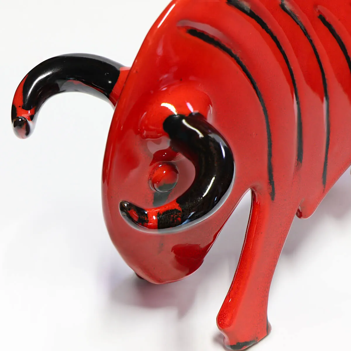 Scultura Taurus in Ceramica