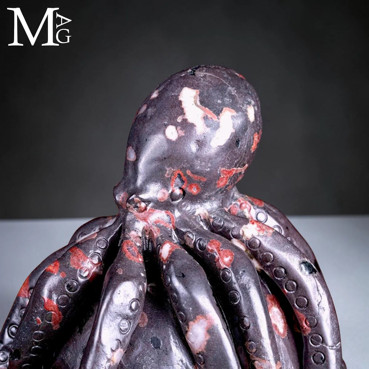 Scultura in Diaspro Nero – Teschio con Polpo.