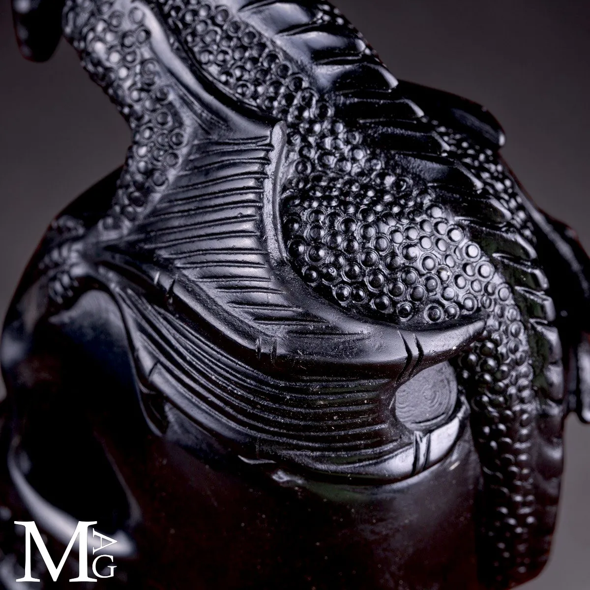 Scultura in Diaspro Nero – Teschio con Drago