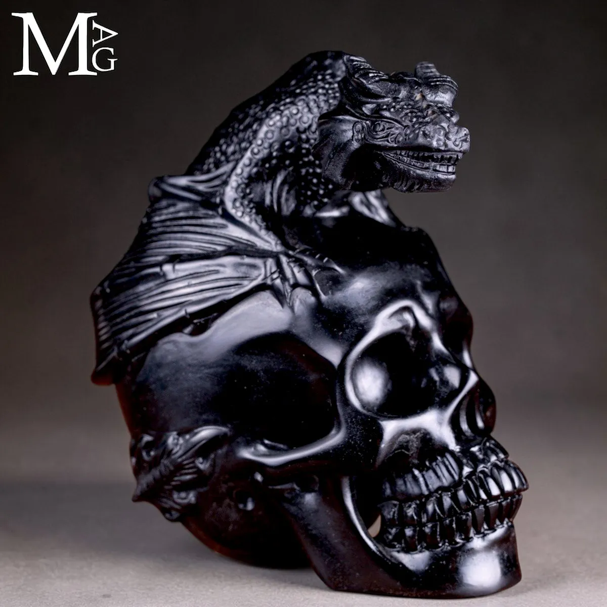Scultura in Diaspro Nero – Teschio con Drago