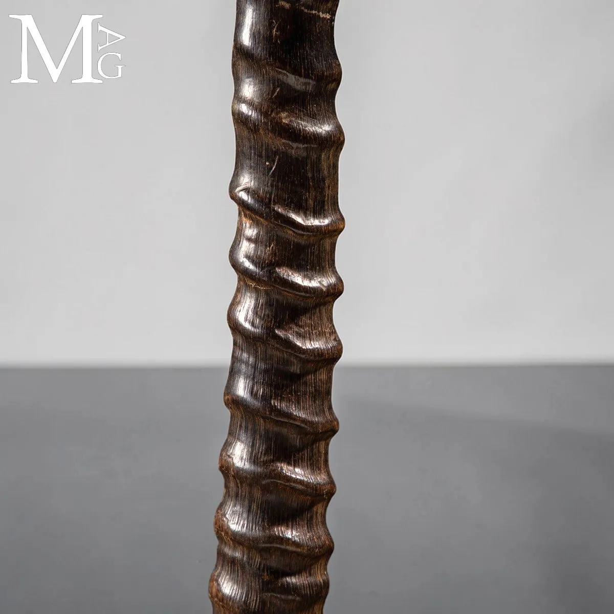 Coppia di Candelabri in Corna di Gazzella con Elementi in Ottone – Anni 1940