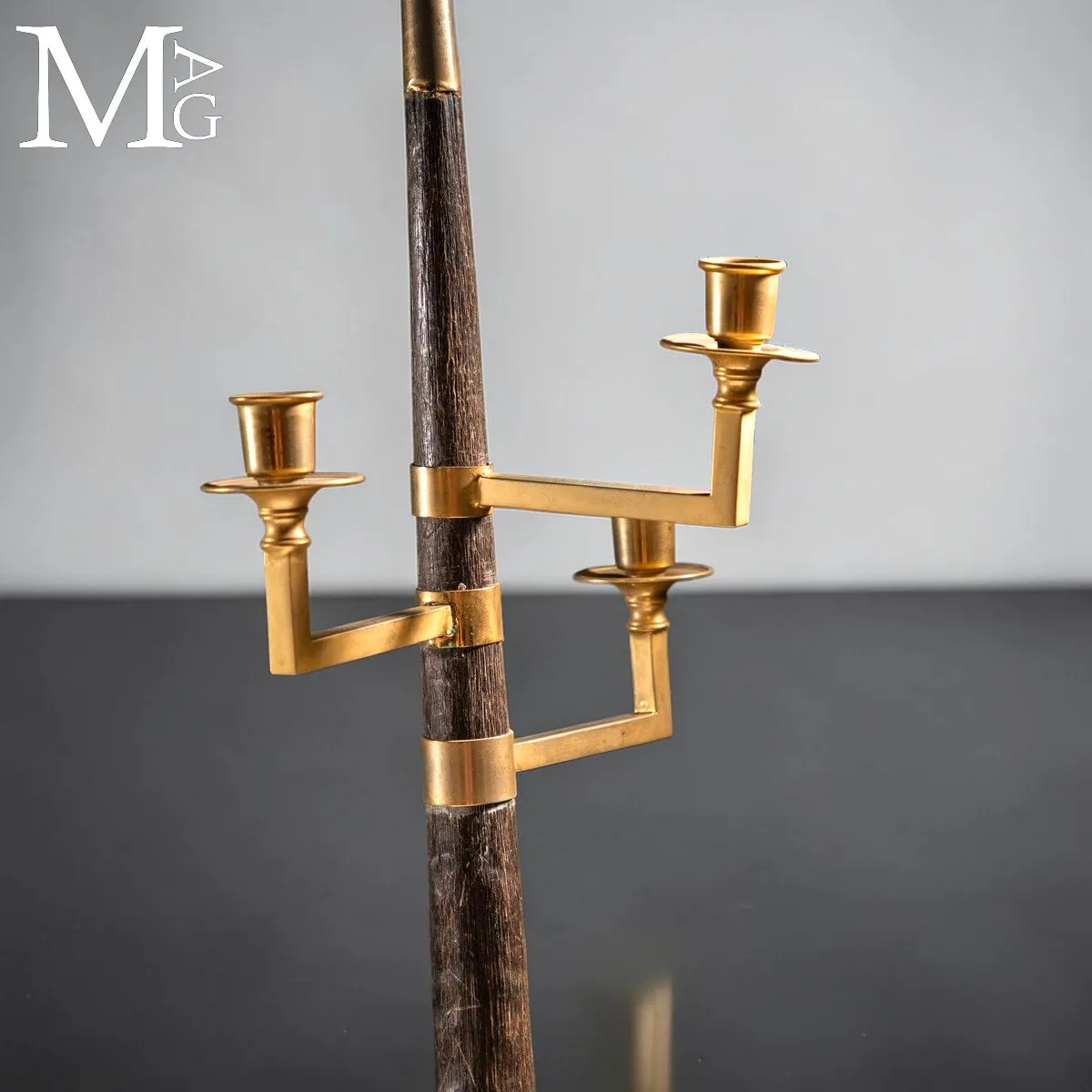 Coppia di Candelabri in Corna di Gazzella con Elementi in Ottone – Anni 1940