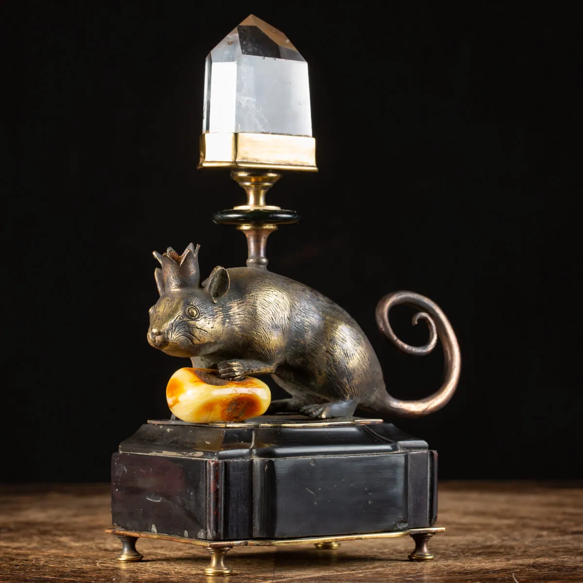 Scultura roditore con Quarzo e Ambra