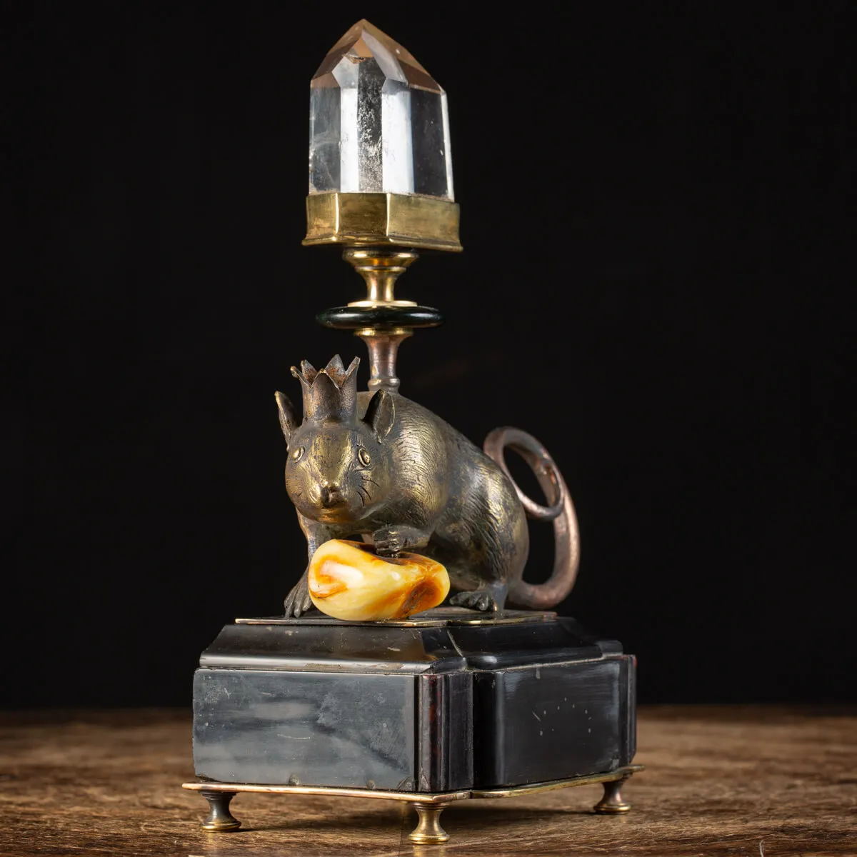 Scultura roditore con Quarzo e Ambra