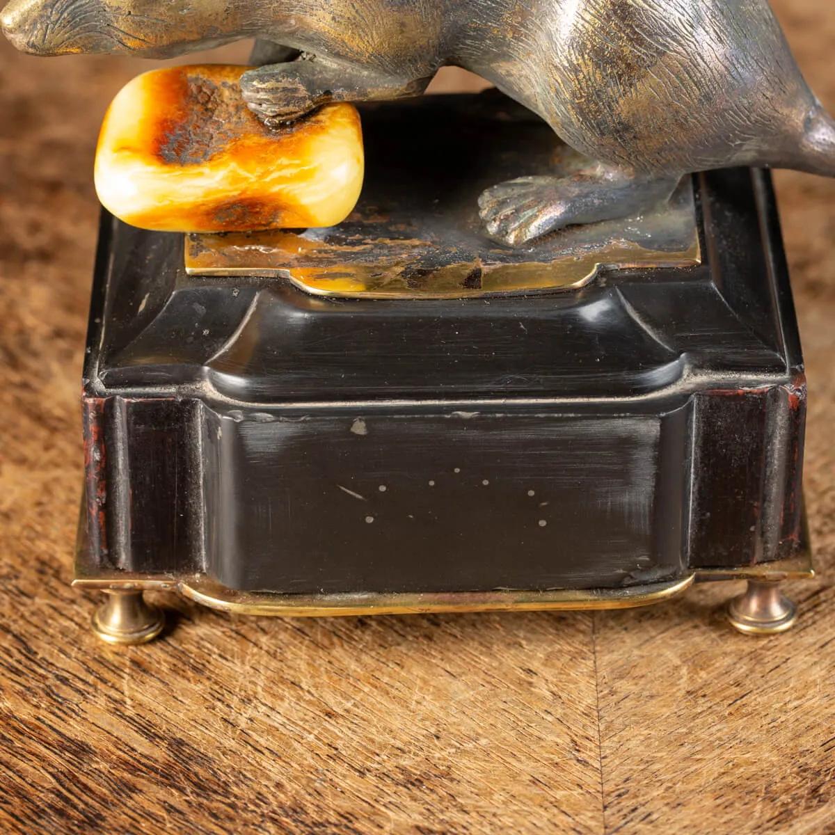 Scultura roditore con Quarzo e Ambra