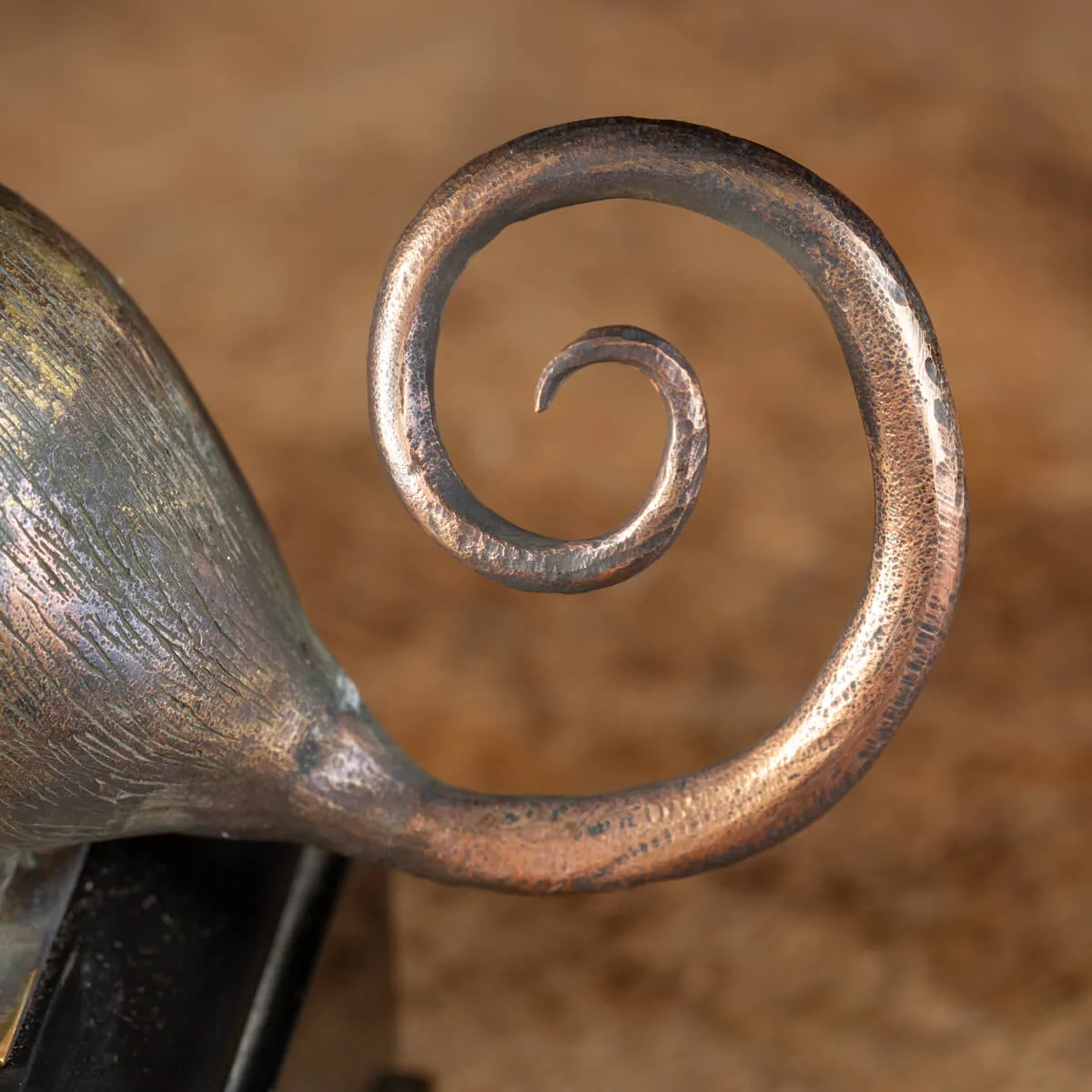 Scultura roditore con Quarzo e Ambra