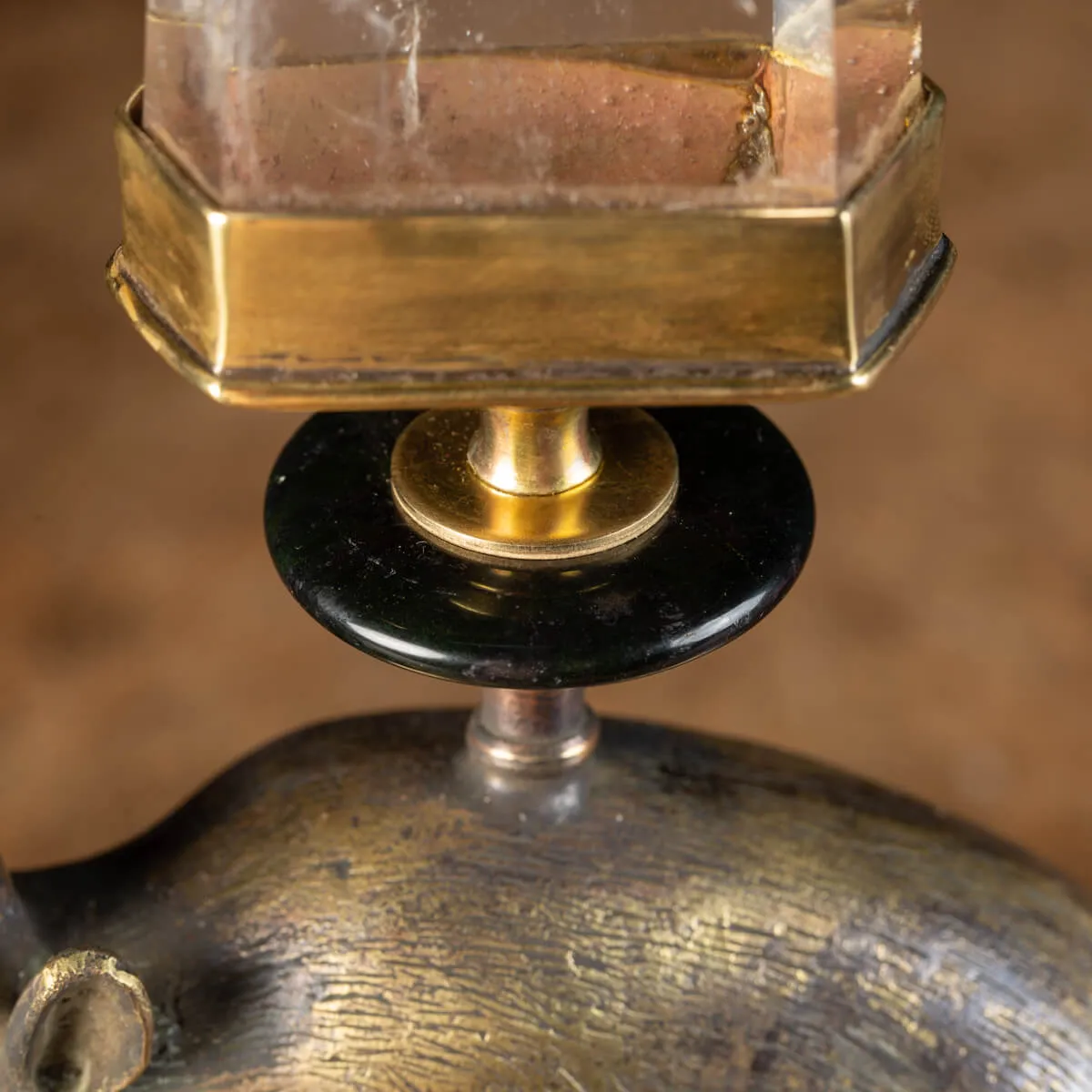 Scultura roditore con Quarzo e Ambra
