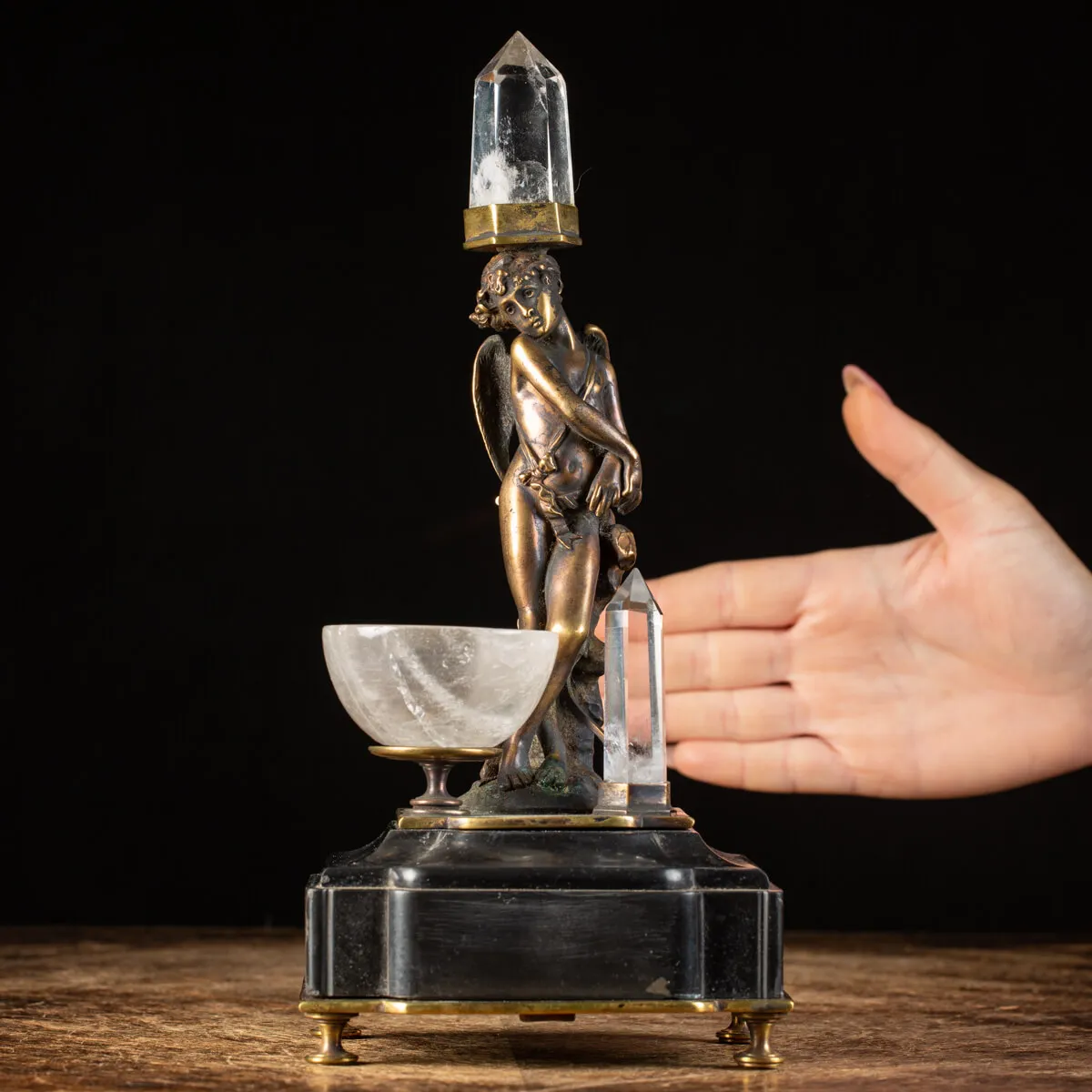 Scultura Eros con Punte di Quarzo