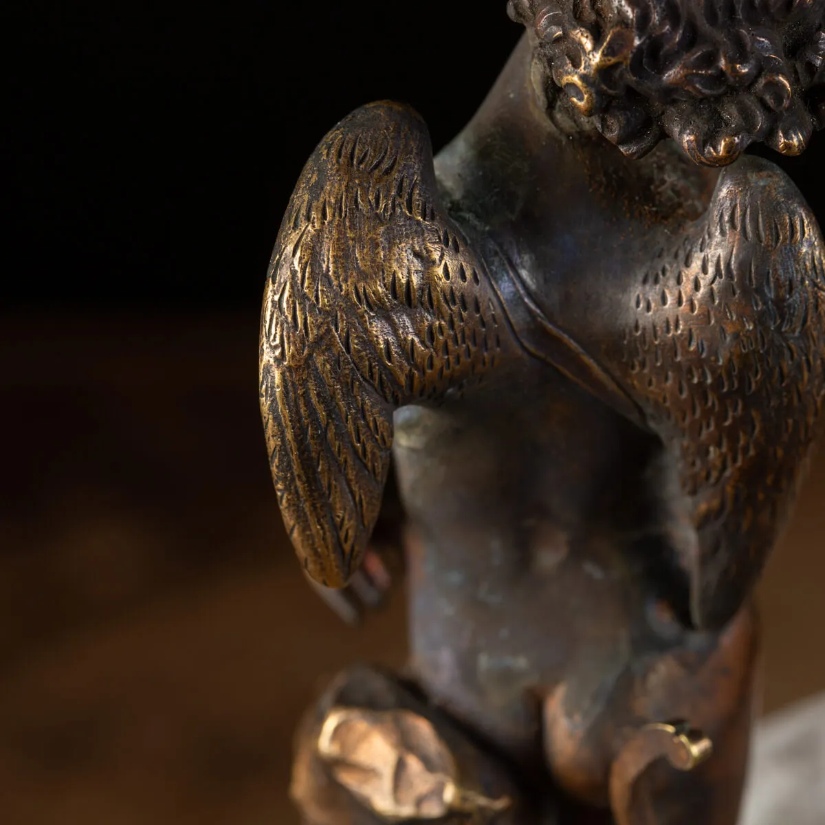 Scultura Eros con Punte di Quarzo