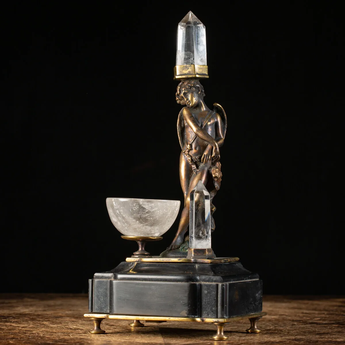 Scultura Eros con Punte di Quarzo