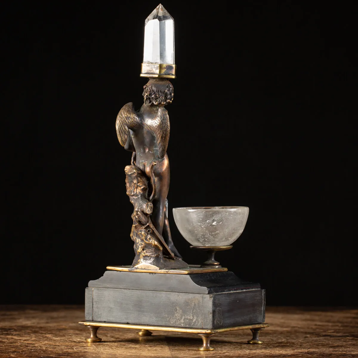 Scultura Eros con Punte di Quarzo