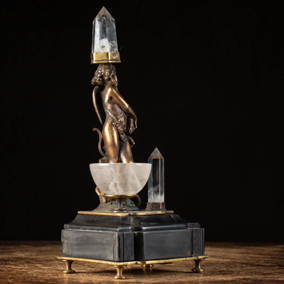 Scultura Eros con Punte di Quarzo