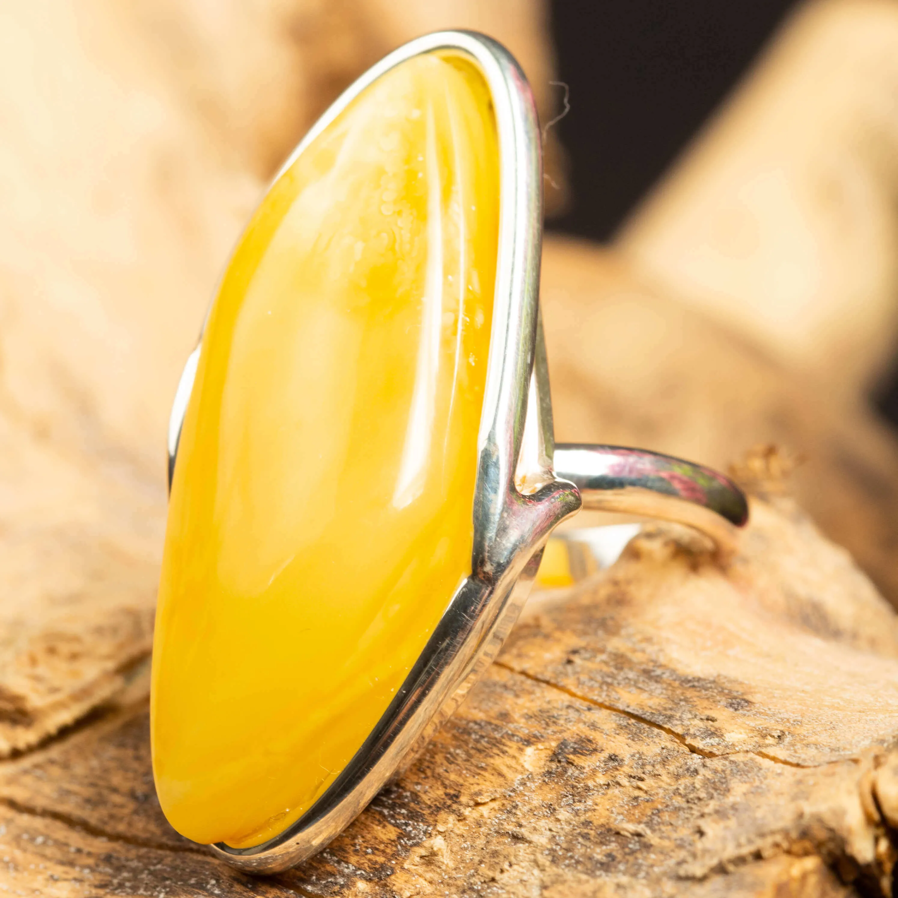Anello in Argento con Gemma d'Ambra Baltica Verde.