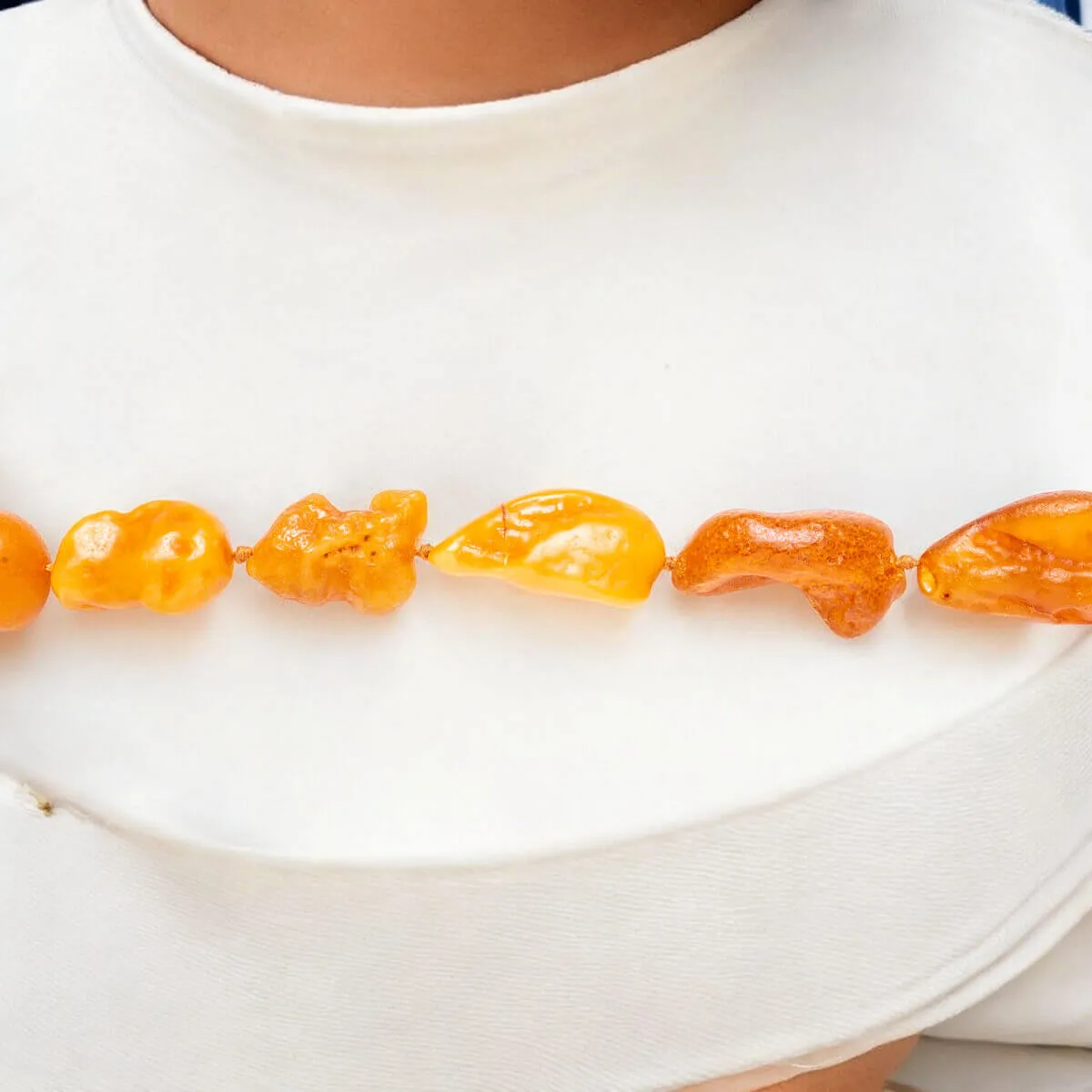 Collana in Ambra con gemme naturali grezze