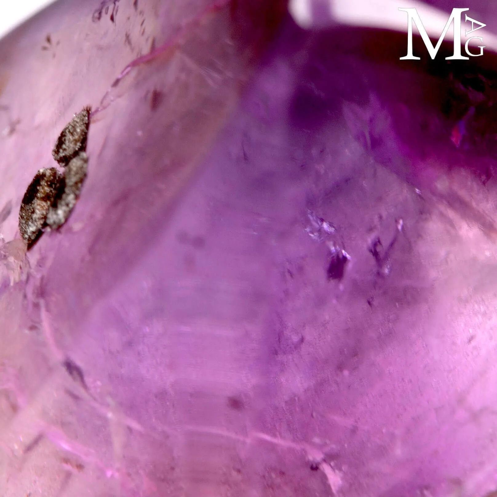 Anello con ametista naturale.