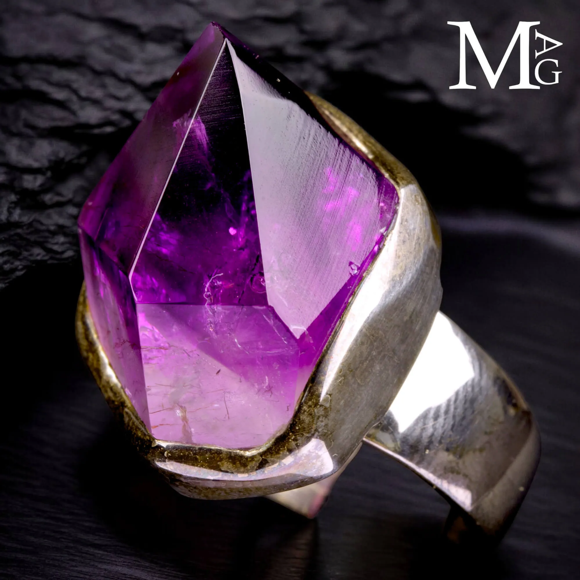 Anello con ametista naturale boliviana.