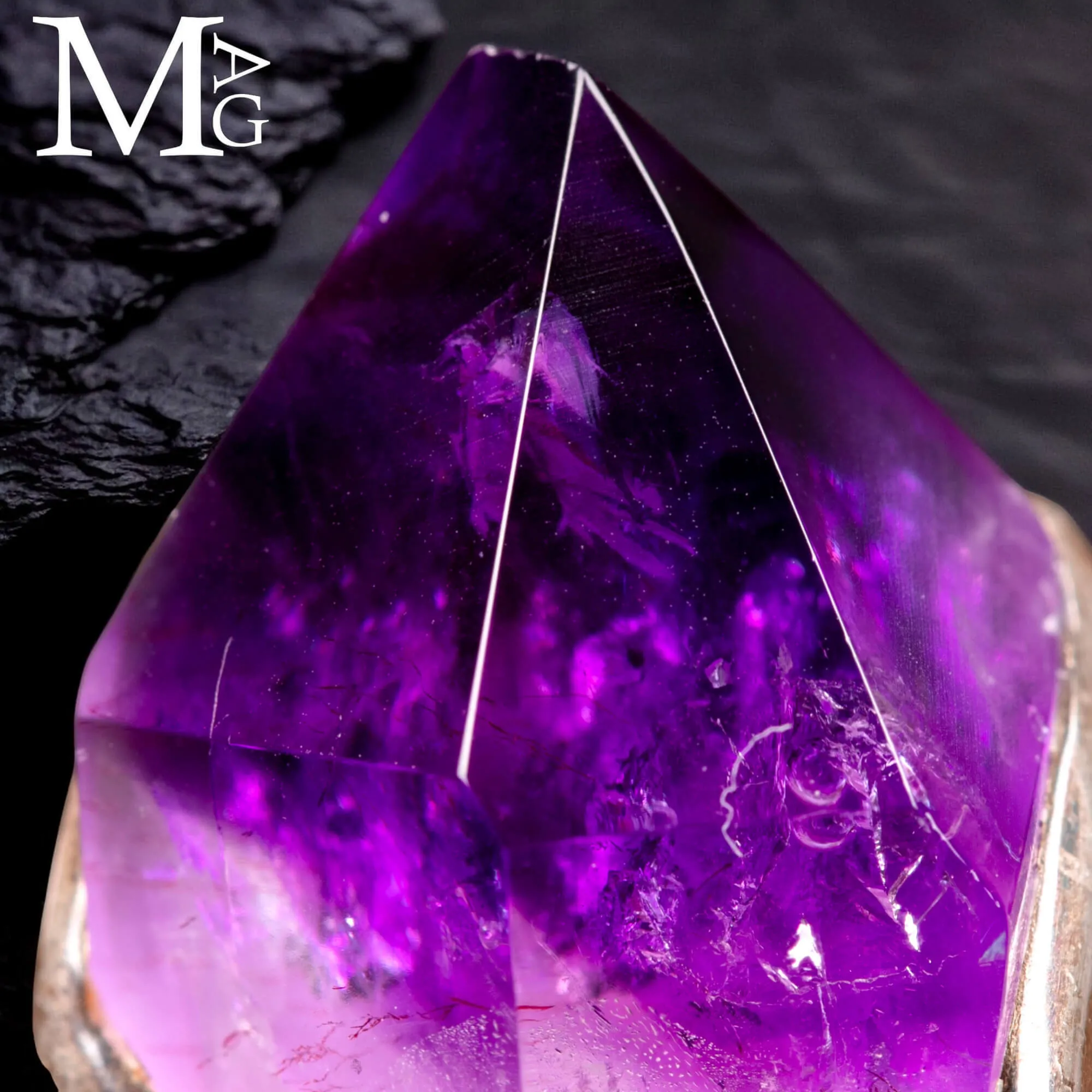 Anello con ametista naturale boliviana.