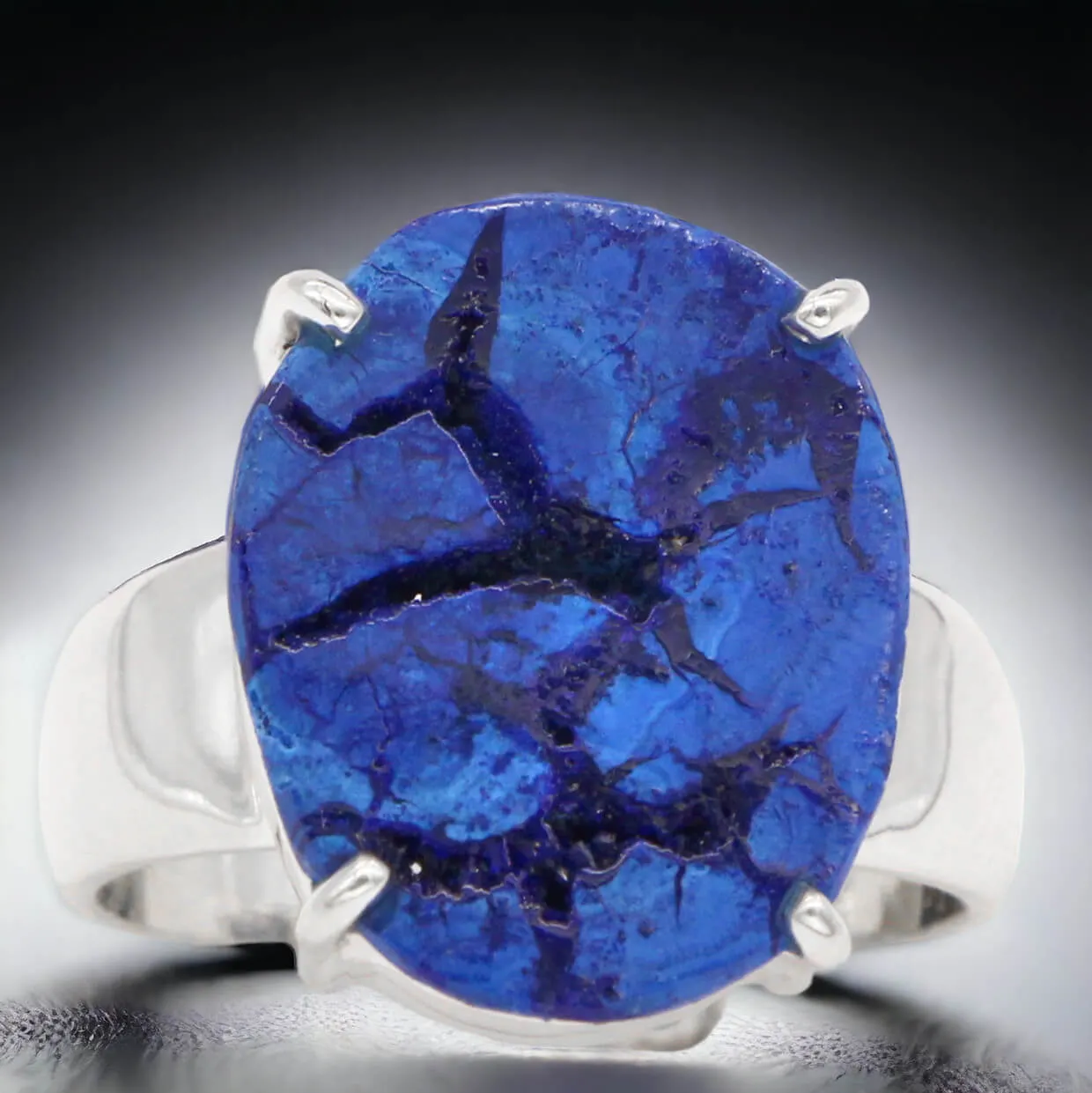 Anello Azurite: Un Geode di Blu Intenso.