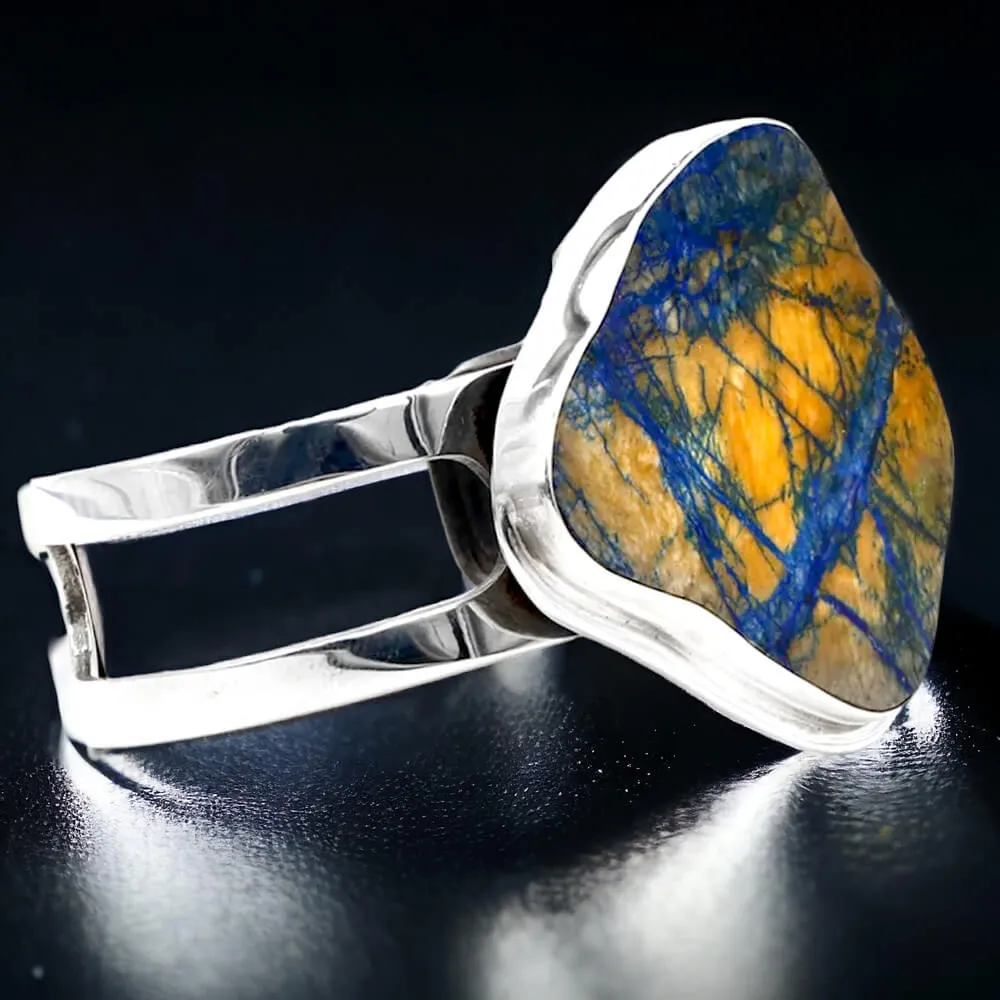 Bracciale in argento con azzurrite in matrica naturale.