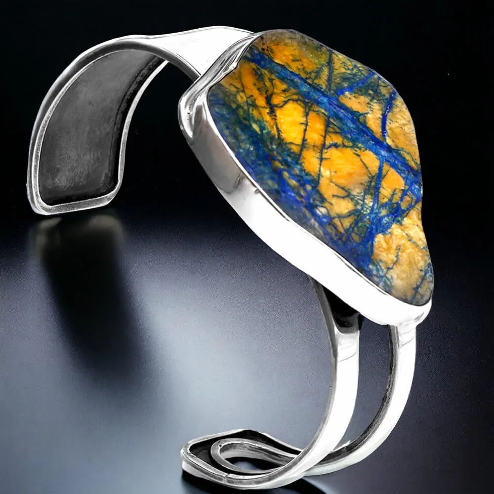 Bracciale in argento con azzurrite in matrica naturale.