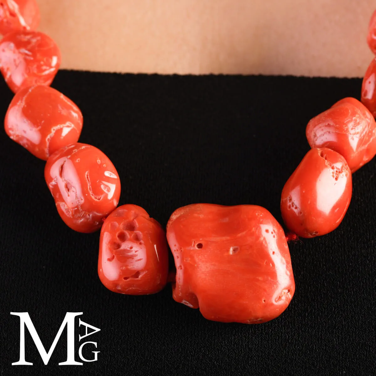 Corallo Rosso di Alghero: Una Collana dalla Bellezza Sarda