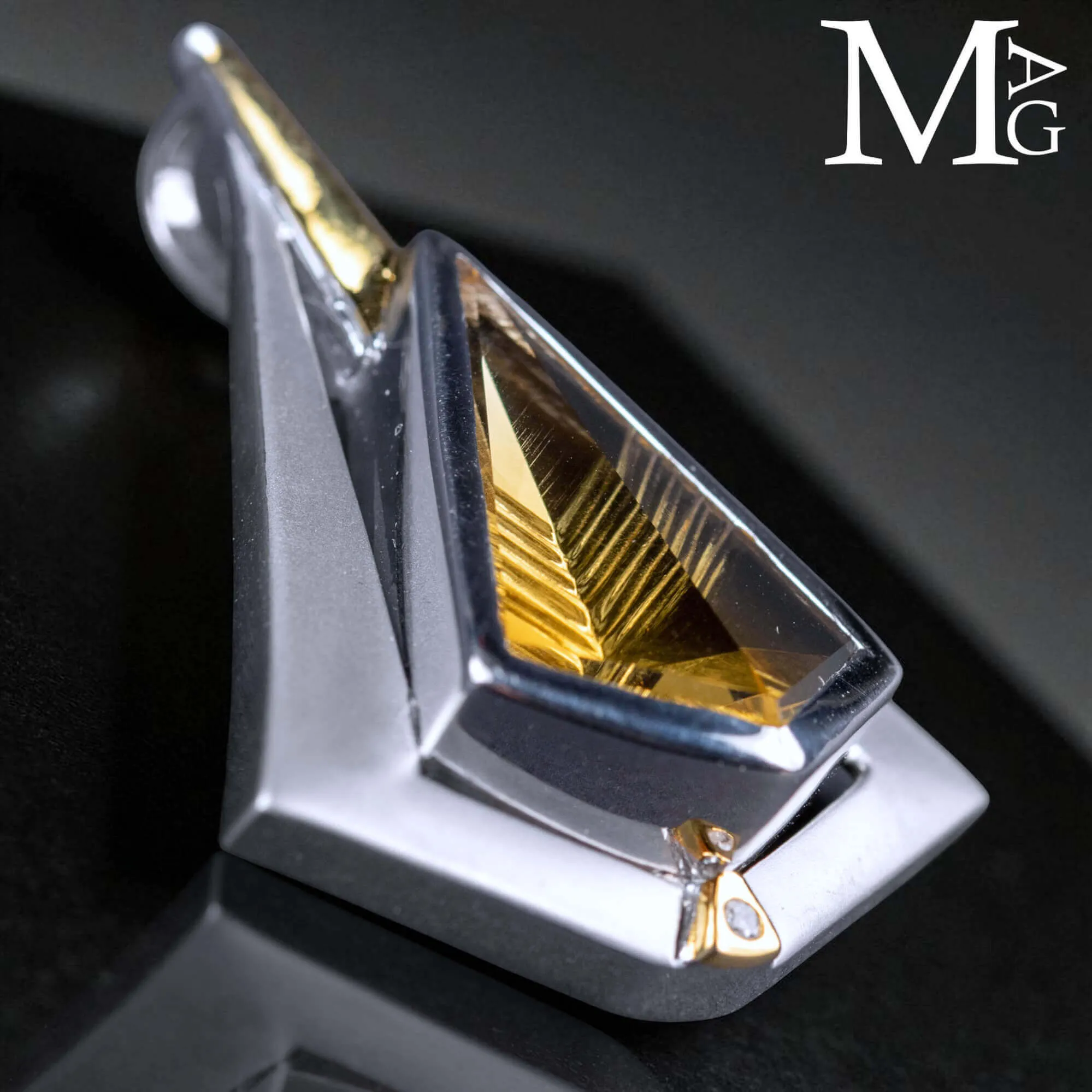 Esclusivo Gioiello in Argento e Oro con Quarzo Citrino Naturale e Diamantino.