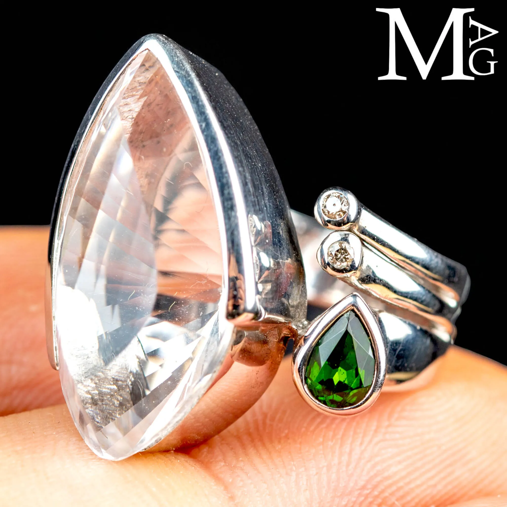 Anello in Argento con Quarzo Trasparente, Tsavorite e Diamantini.