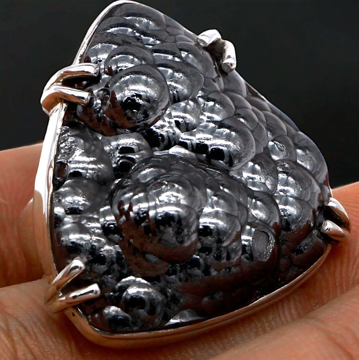 Anello in Argento con Ematite Botroidale.