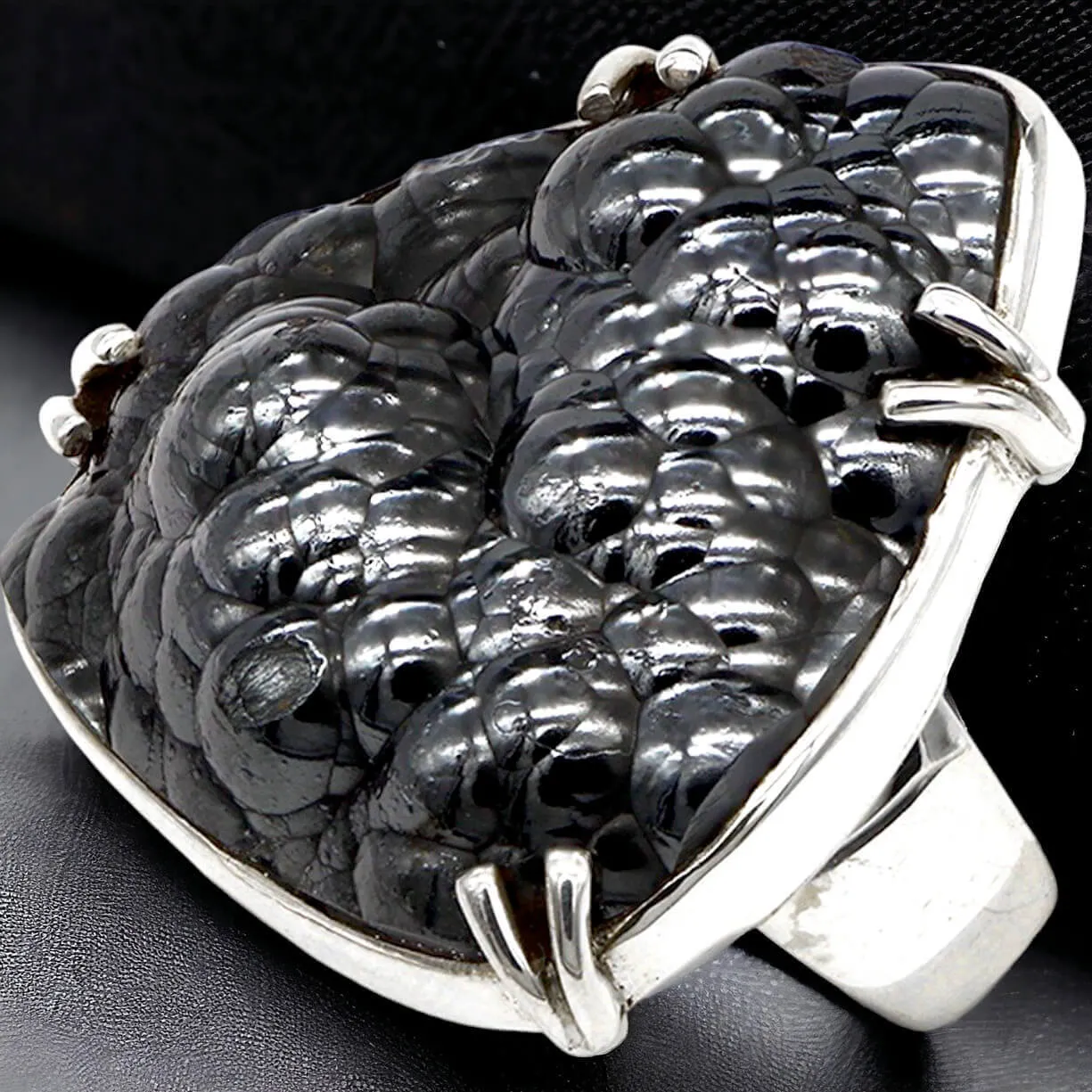Anello in Argento con Ematite Botroidale.