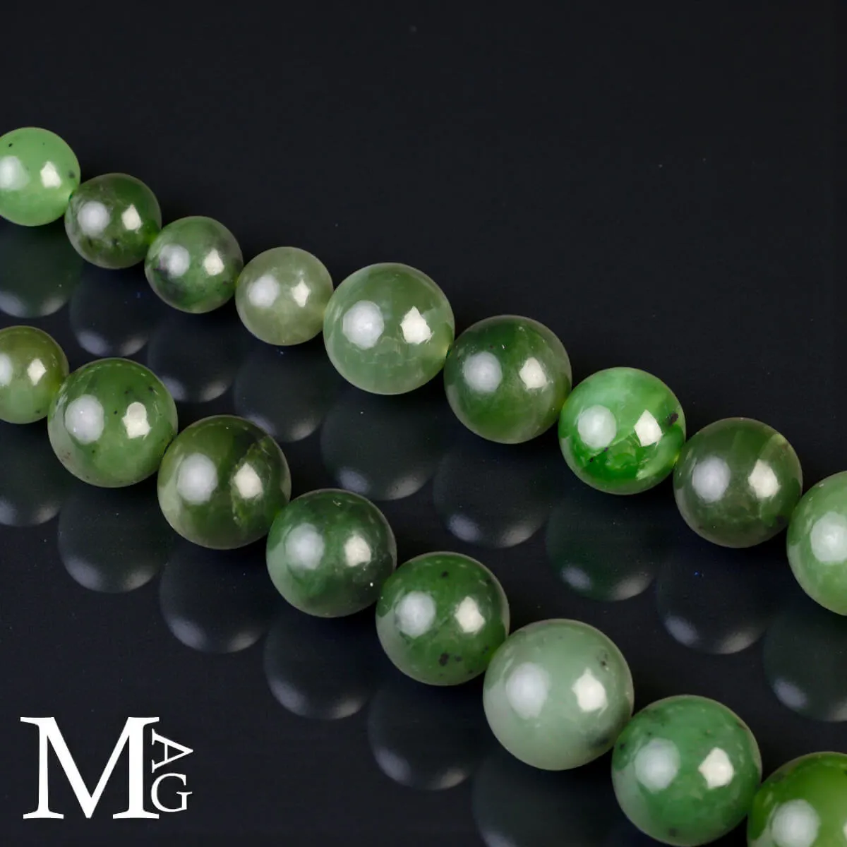 Collier in Giada Nefrite – Gradazione Naturale di Verdi.