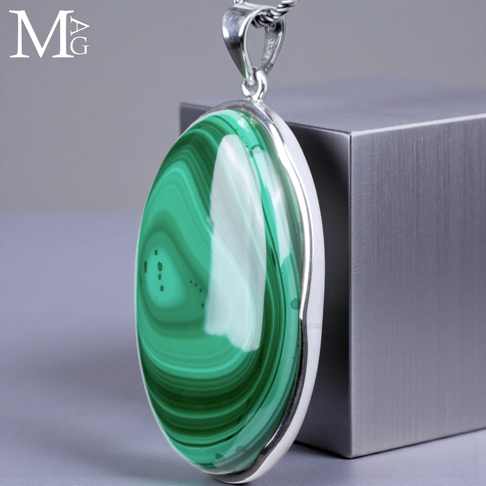 Ciondolo in argento con cabochon di Malachite