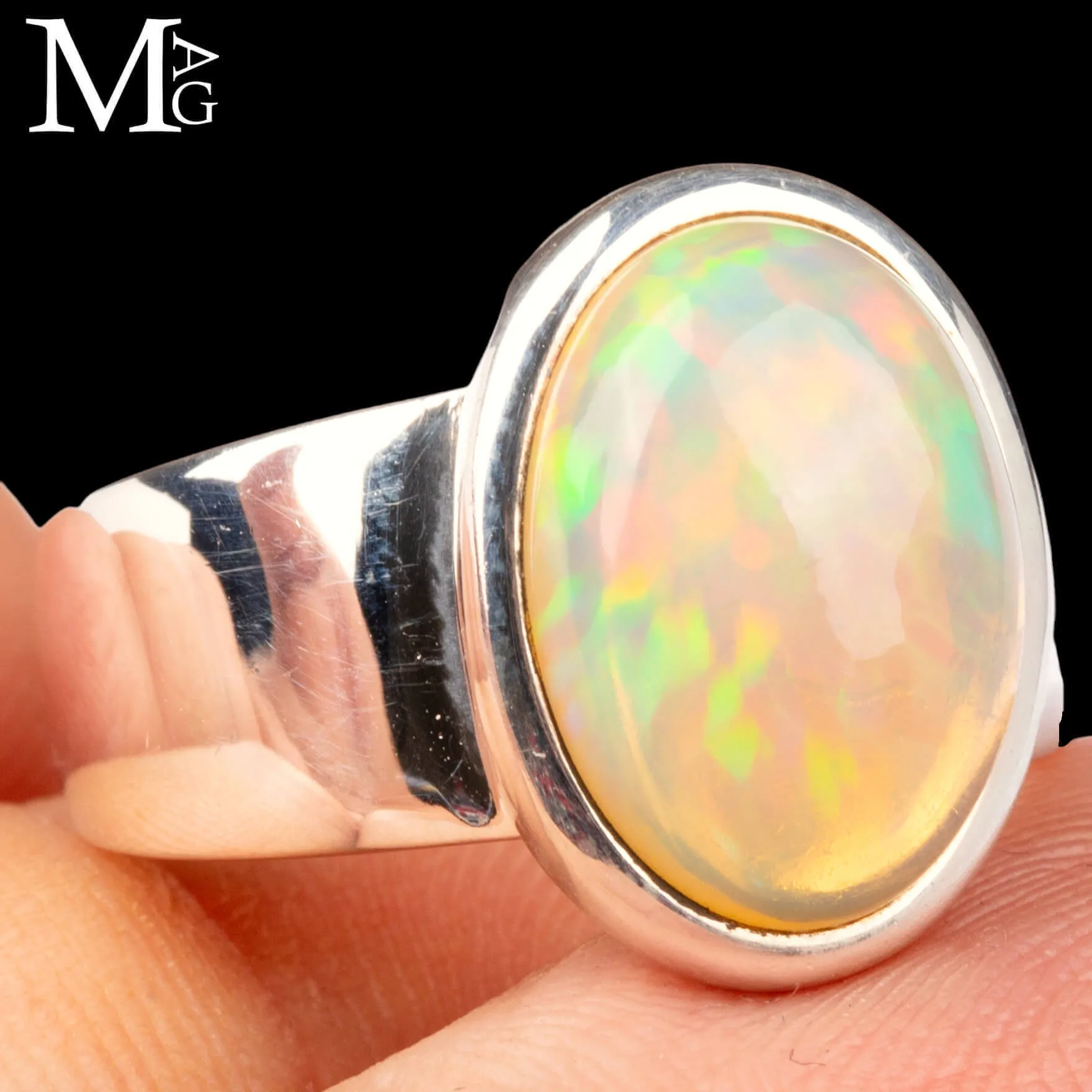 Anello con opale etiope di Welo