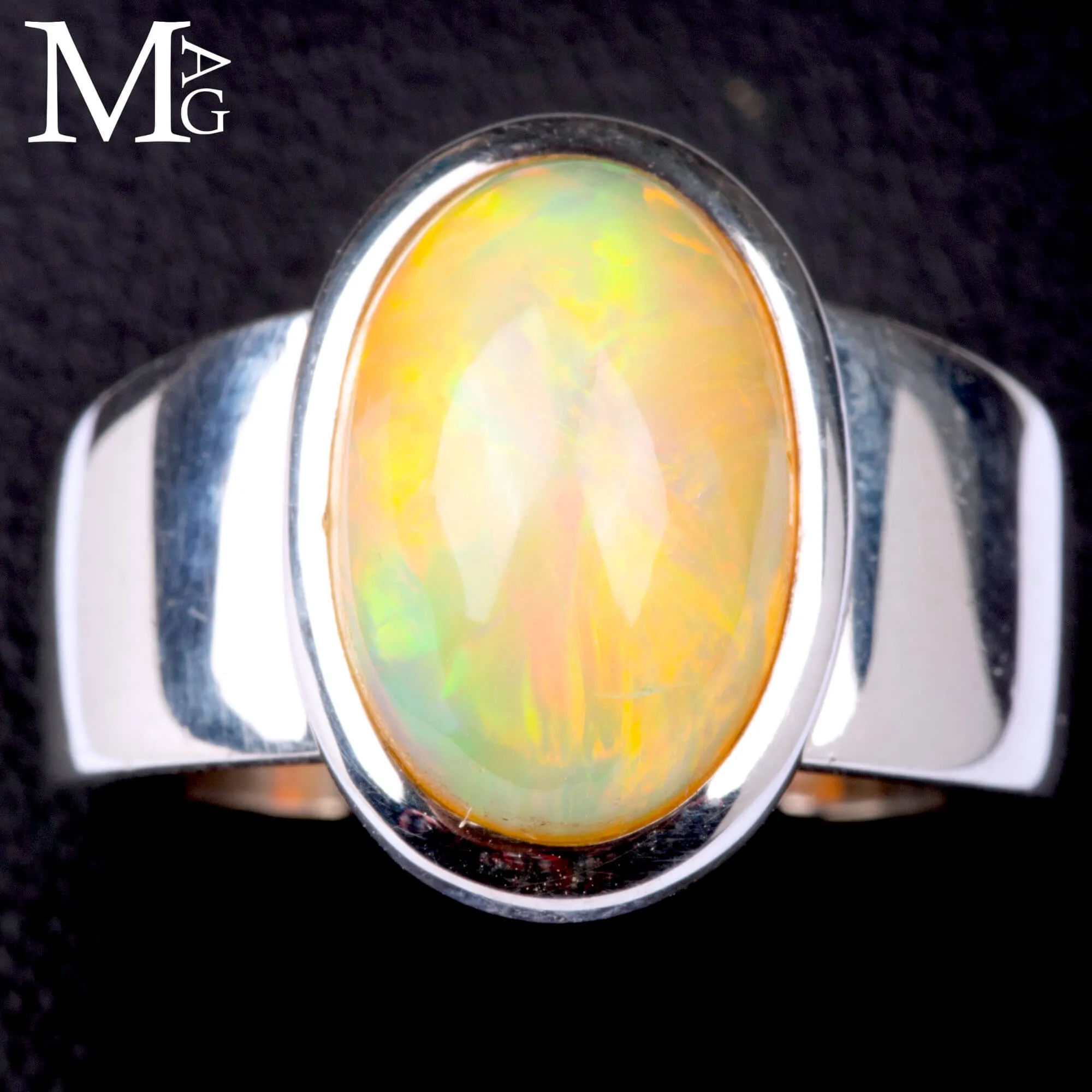 Anello con opale etiope di Welo