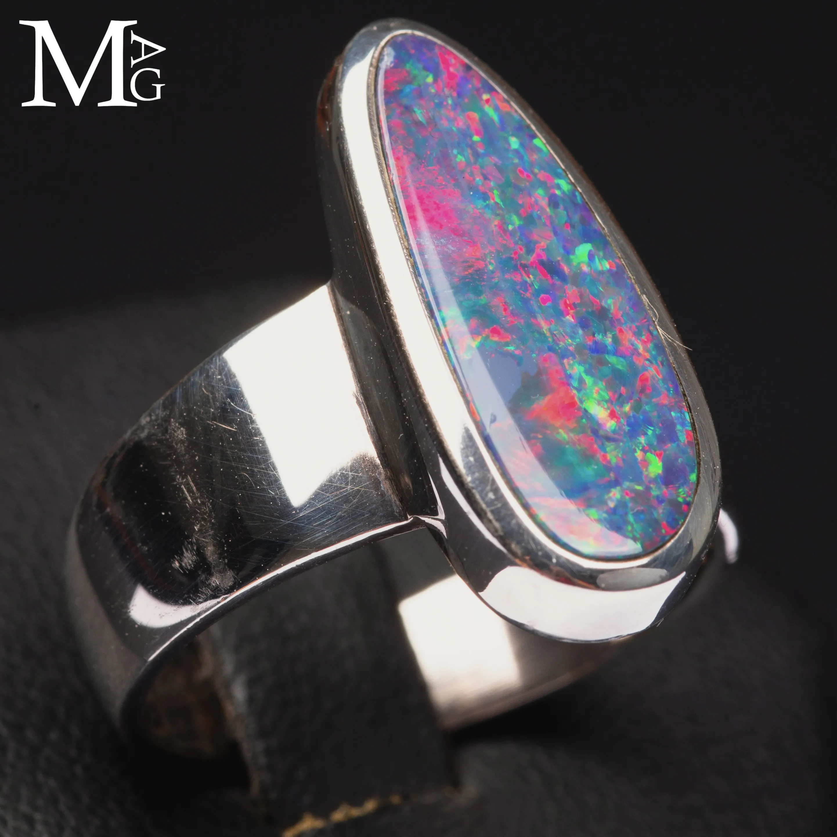 Anello in Argento 925 con Opale Australiano Play-of-Color.