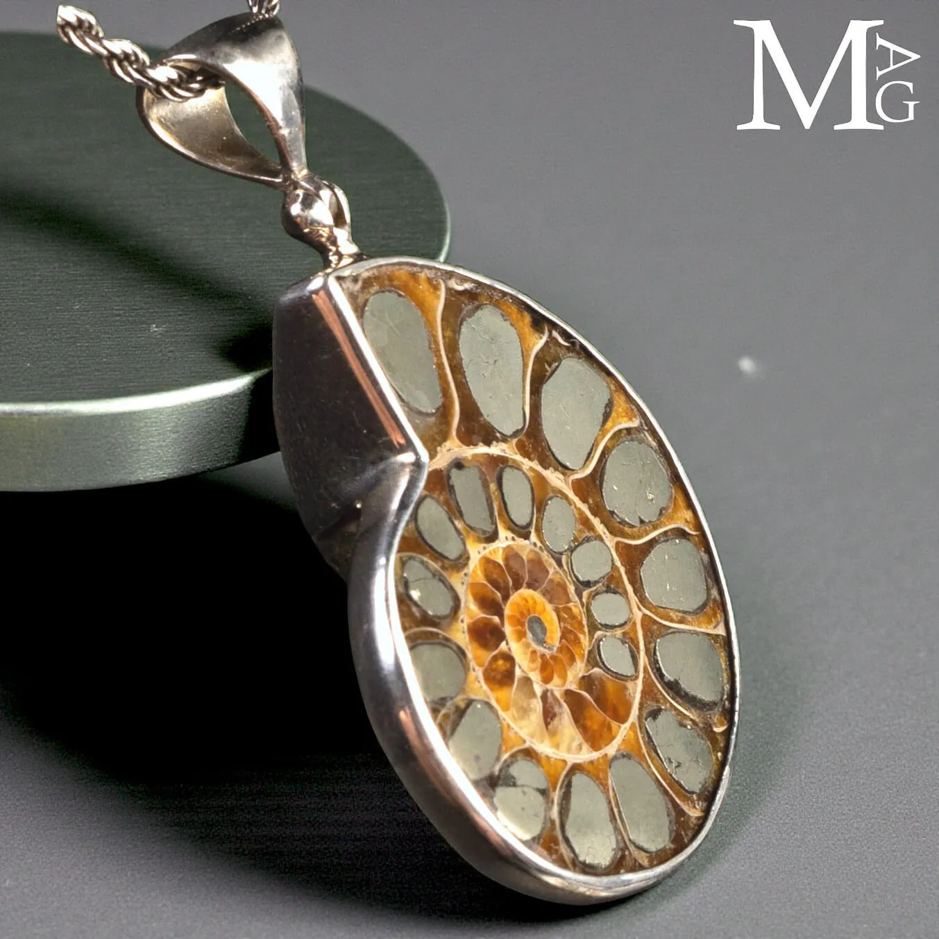 Ciondolo in argento con Ammonite e Pirite