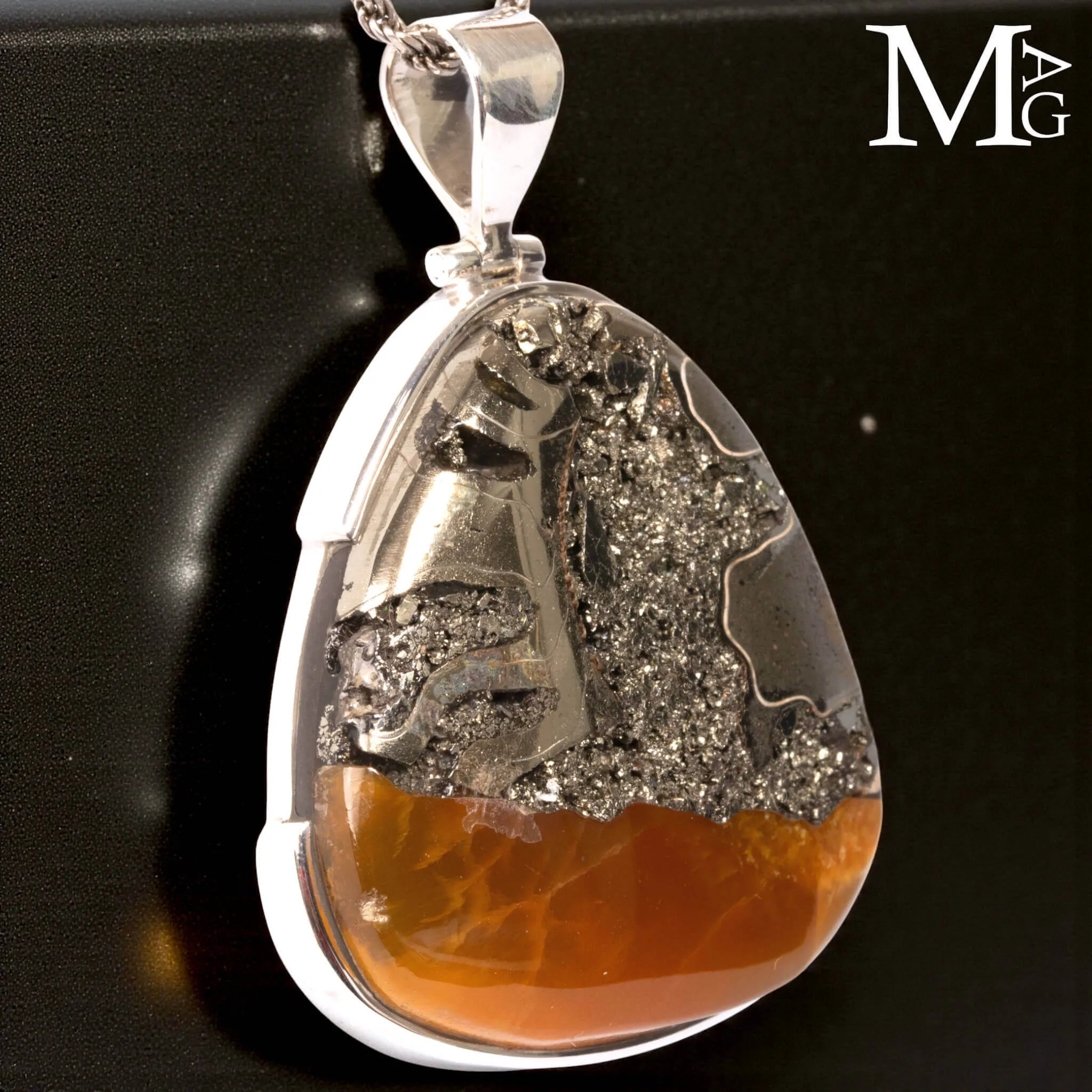 Ciondolo in argento con Ammonite Piritizzata.