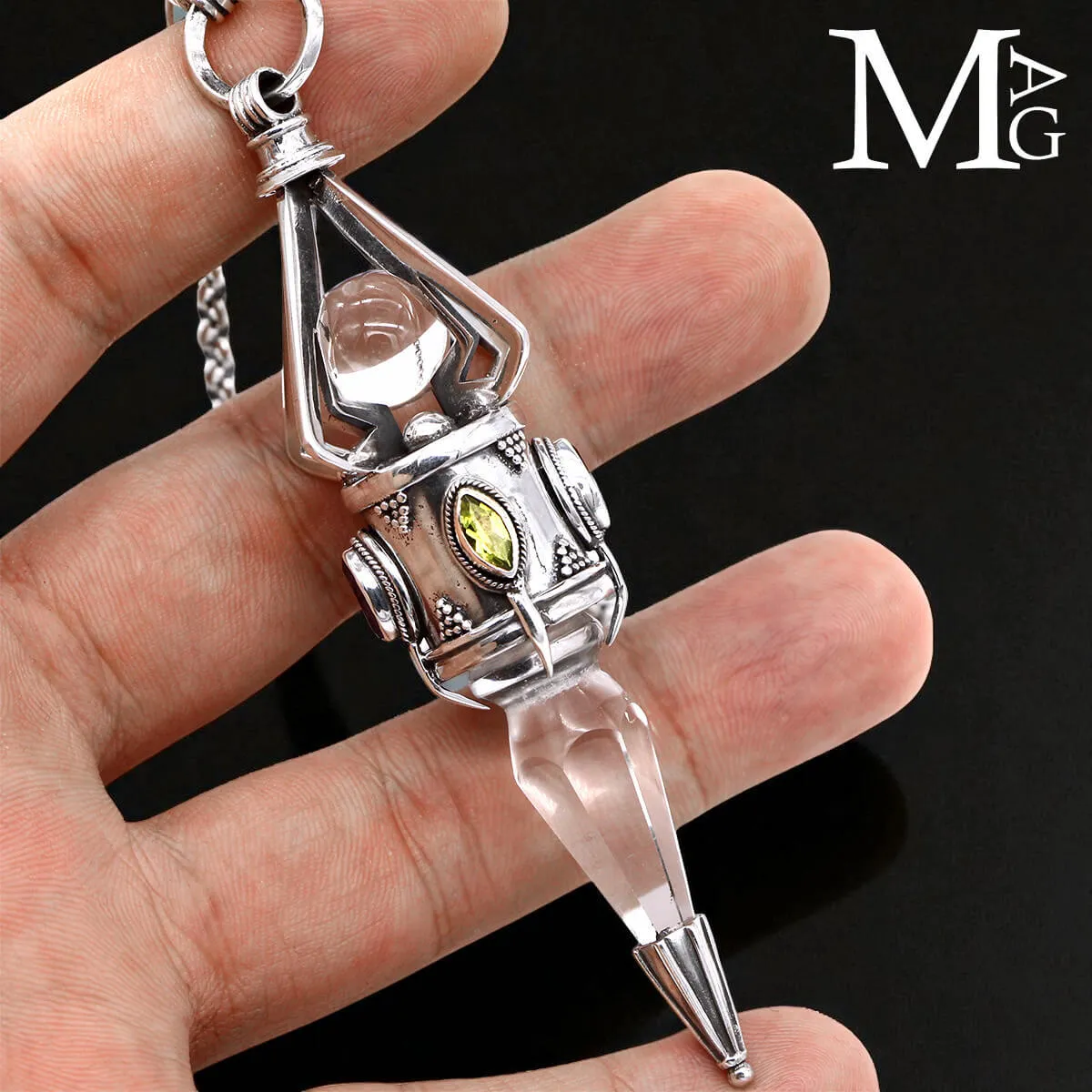 Pendulum da Divinazione in Argento con Quarzo e Gemme.