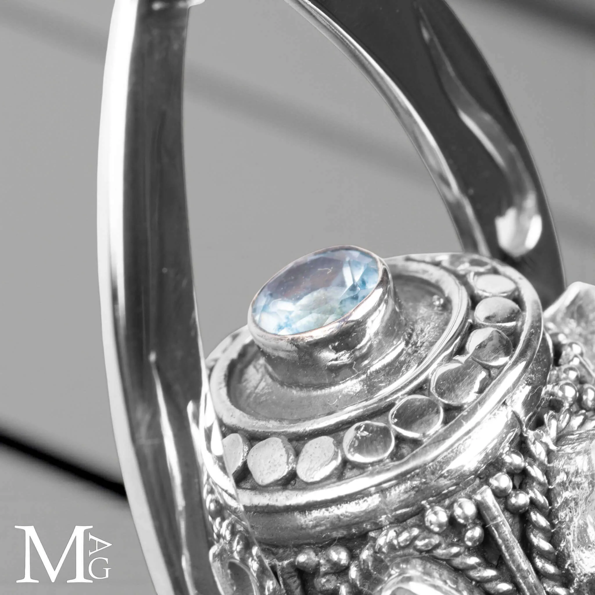 Pendolo Gotico in Argento con Quarzo Ialino e Acquamarina.