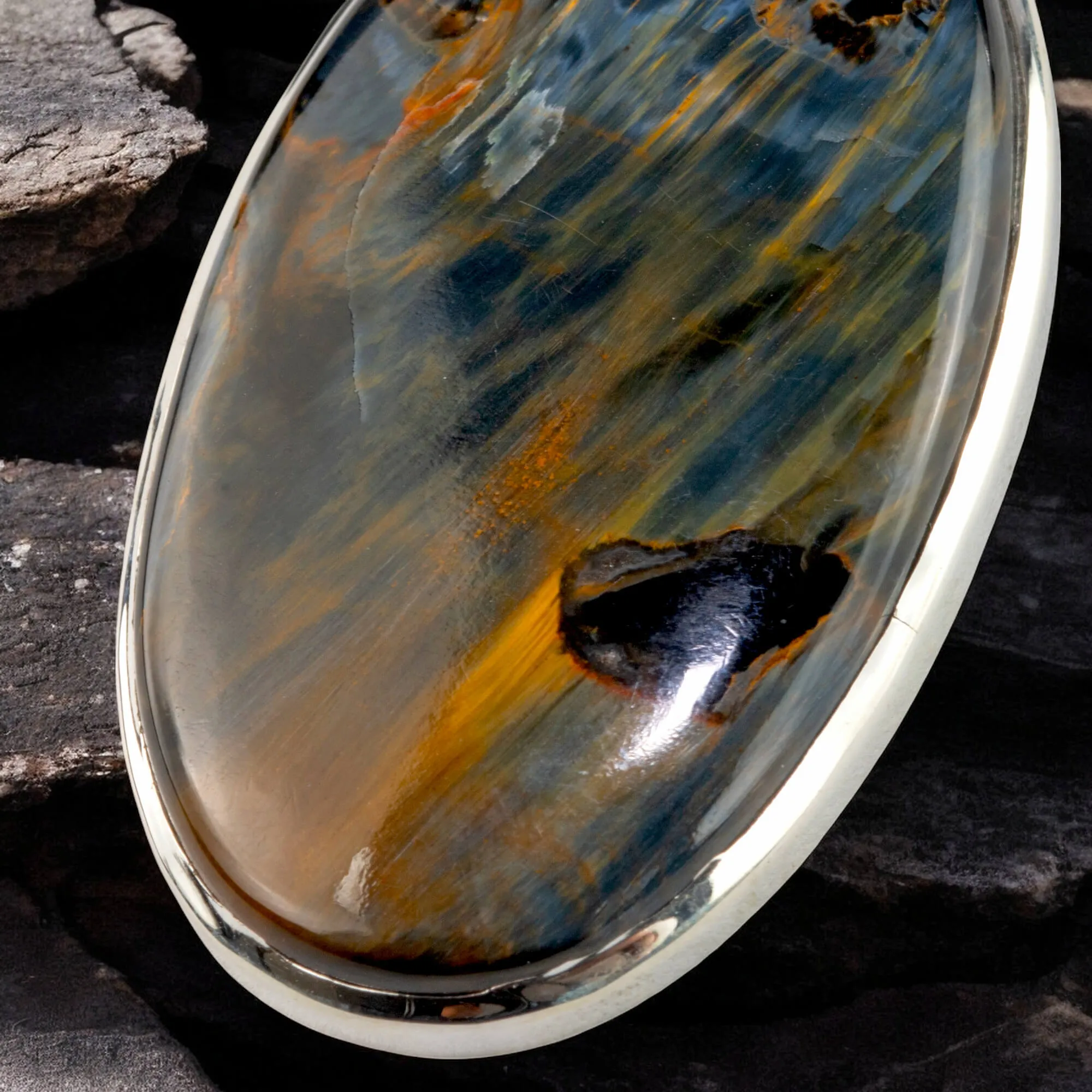 Pietersite Namibiana, Gioiello dalla Forza Naturale.