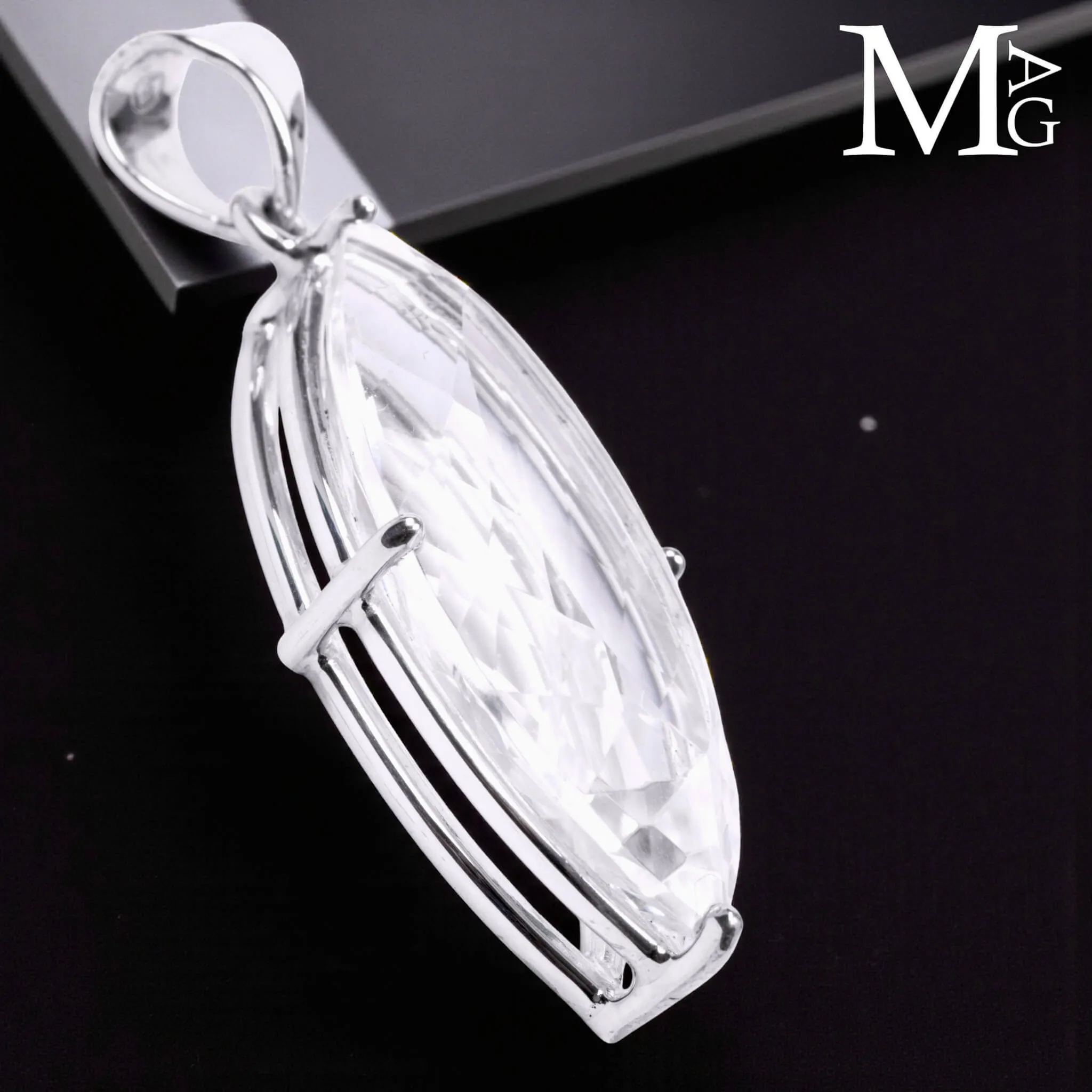 Ciondolo in argento con Quarzo Ialino taglio Marquise