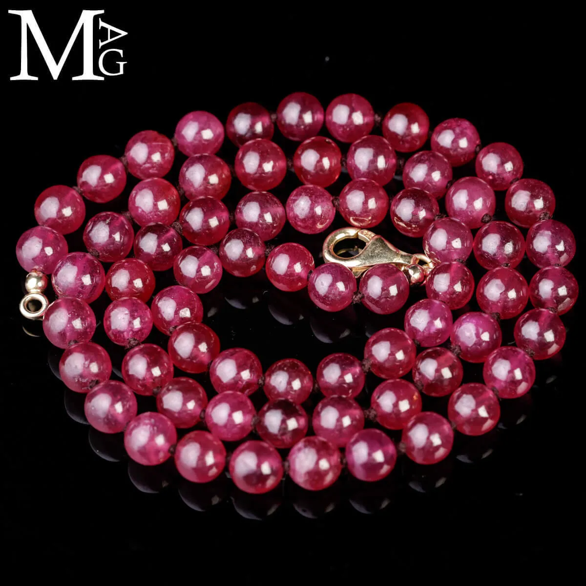 Collana di Rubini: Eleganza di Sfere Birmane.