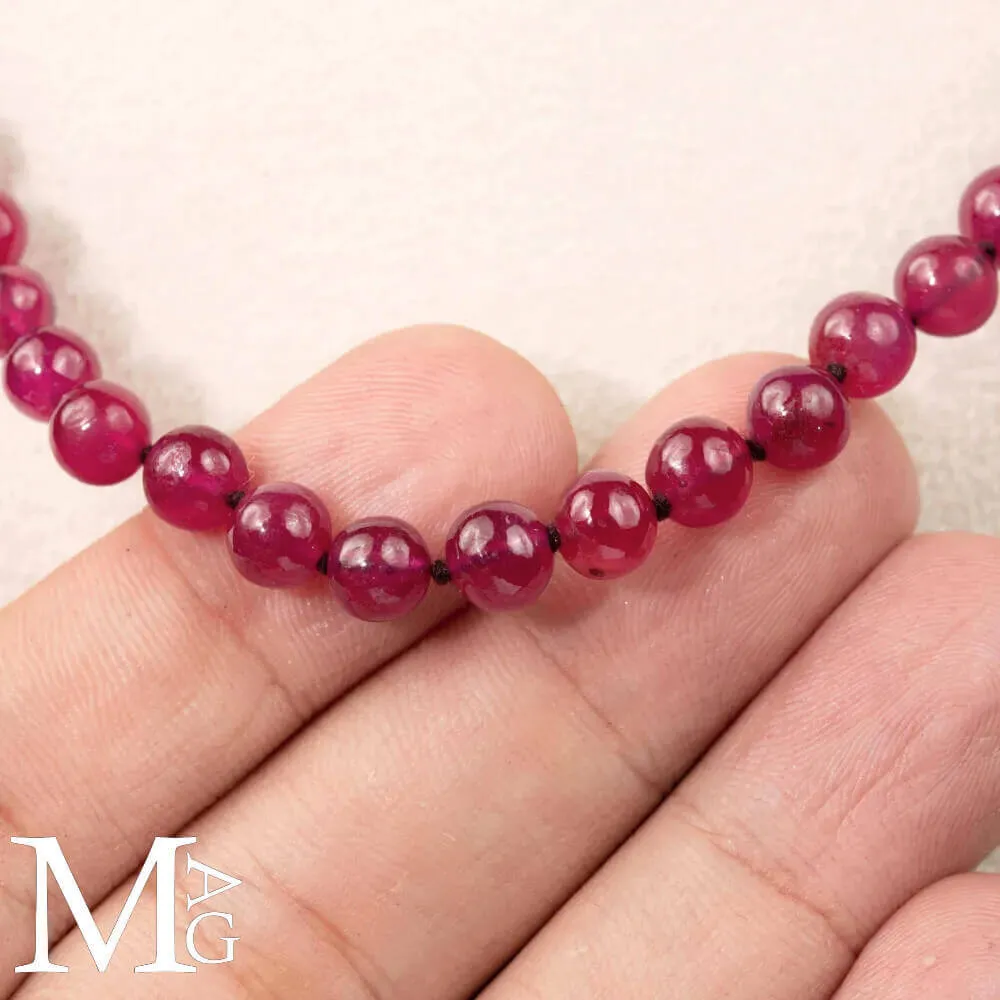 Collana di Rubini: Eleganza di Sfere Birmane.