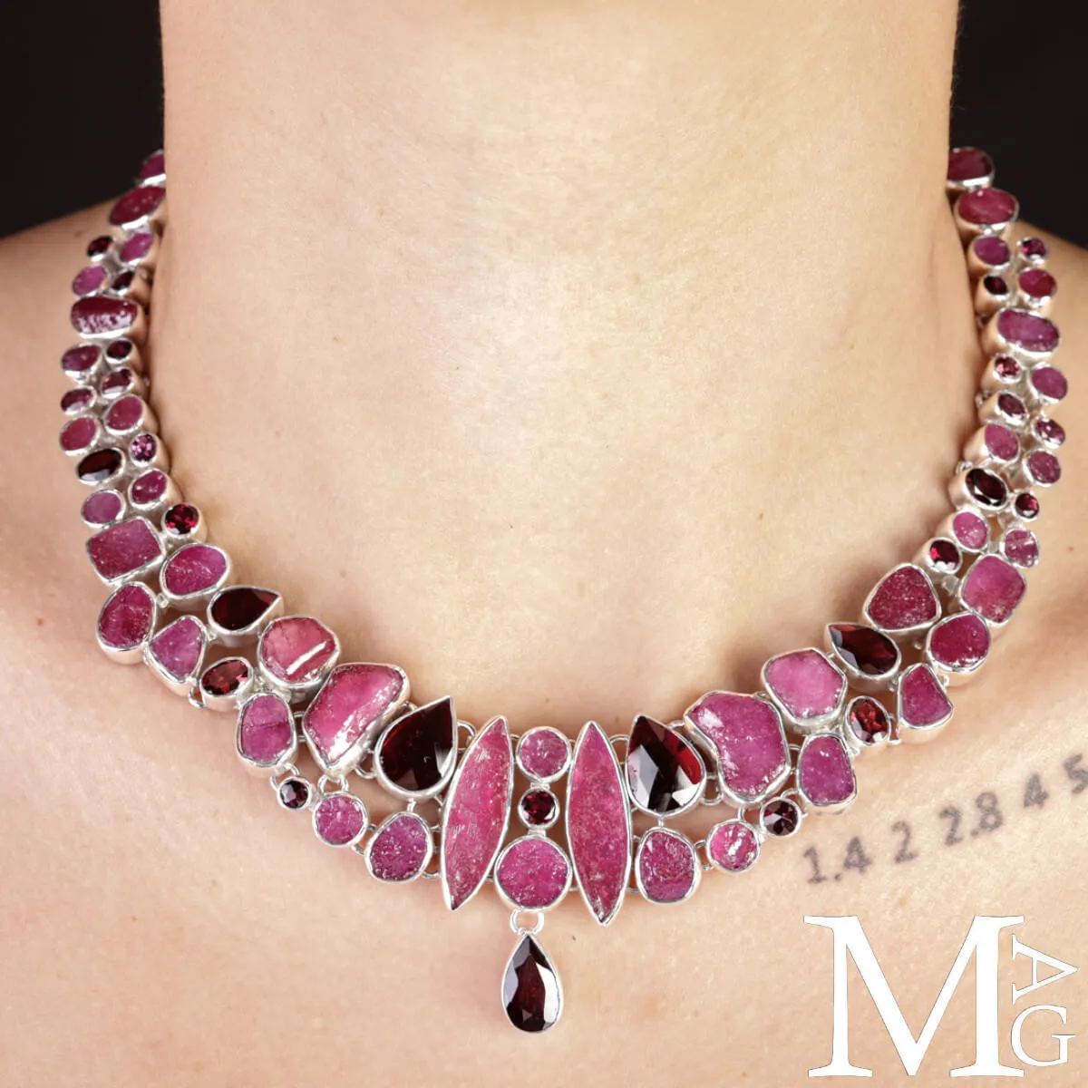 Collier - Gioiello Scultoreo con Rubini Grezzi