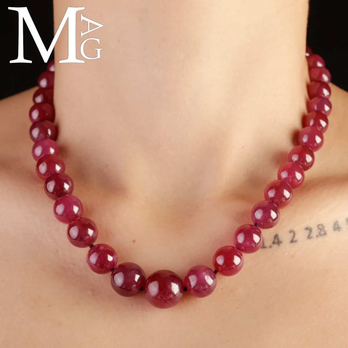 Collana in Rubini Naturali – 35 Sfere “Sangue di Piccione”.