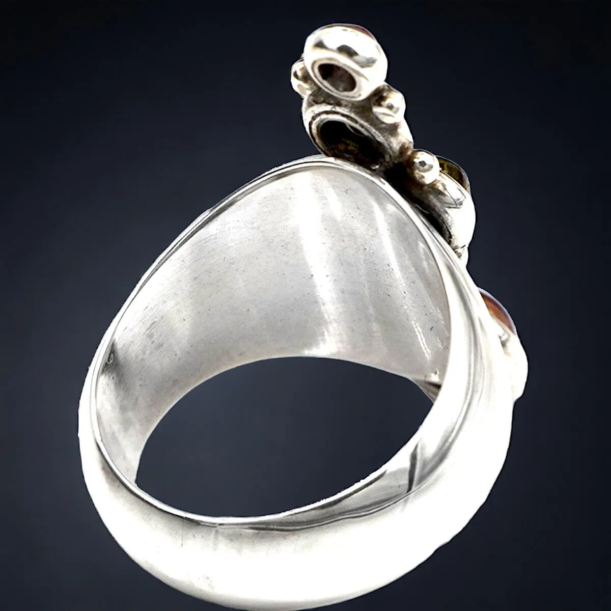 Anello in Argento e Tormaline: Eleganza e Contrasto.
